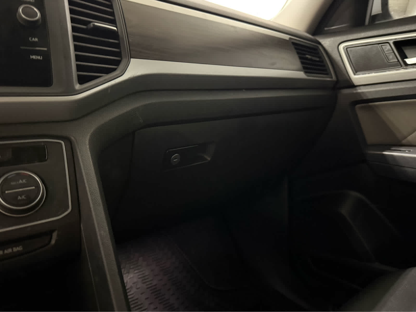 Thumbnail: 2021 Volkswagen Atlas - 22