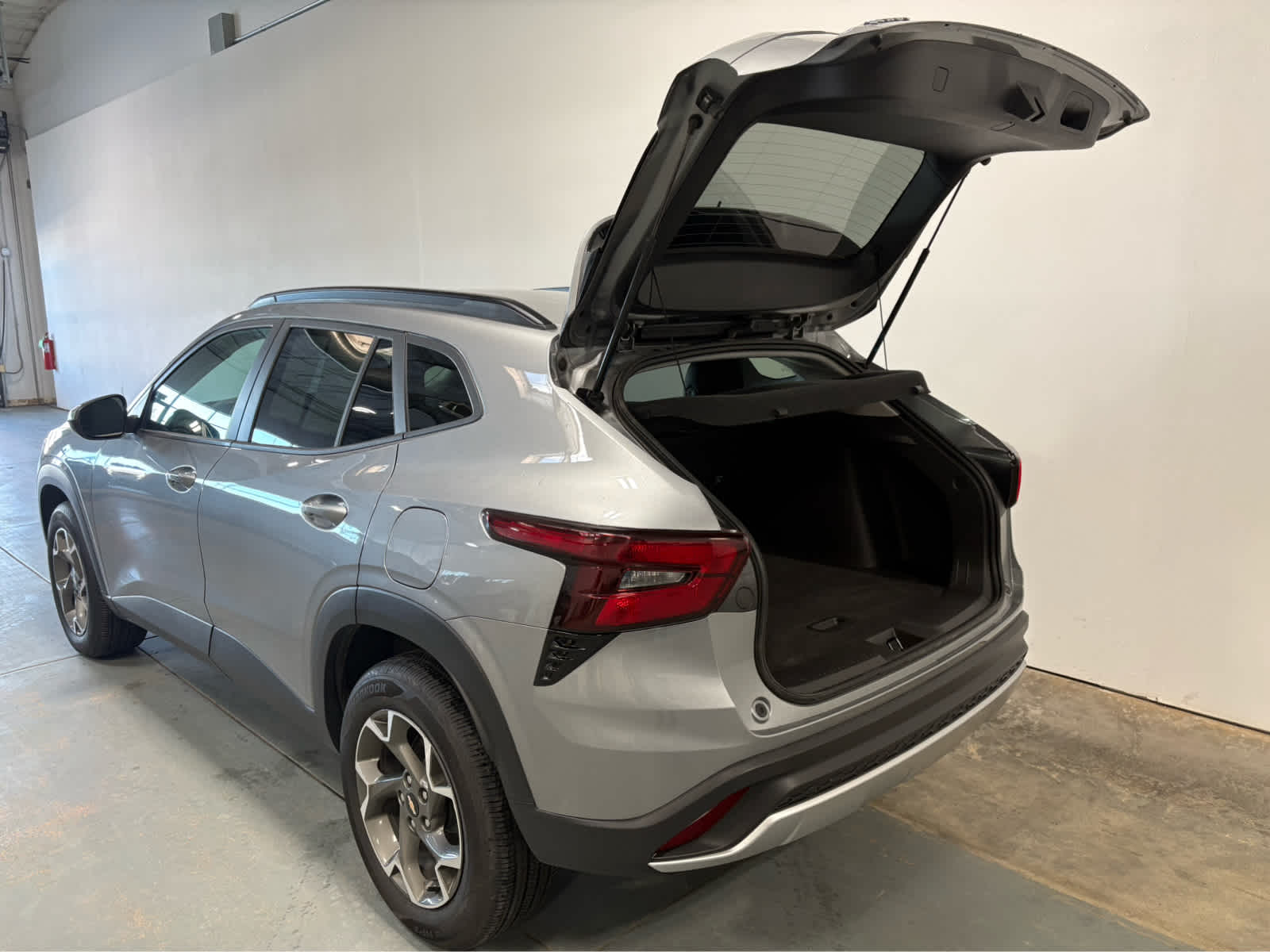 Thumbnail: 2025 Chevrolet Trax - 4