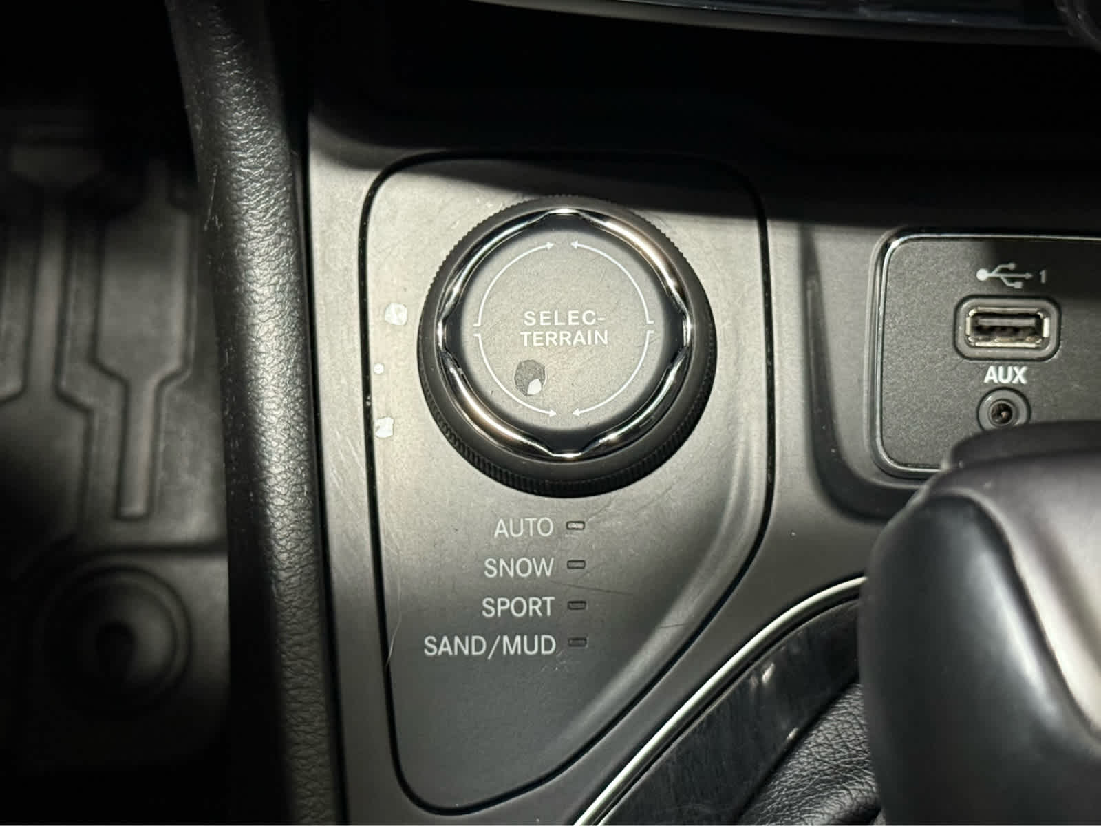 Thumbnail: 2019 Jeep Cherokee - 24