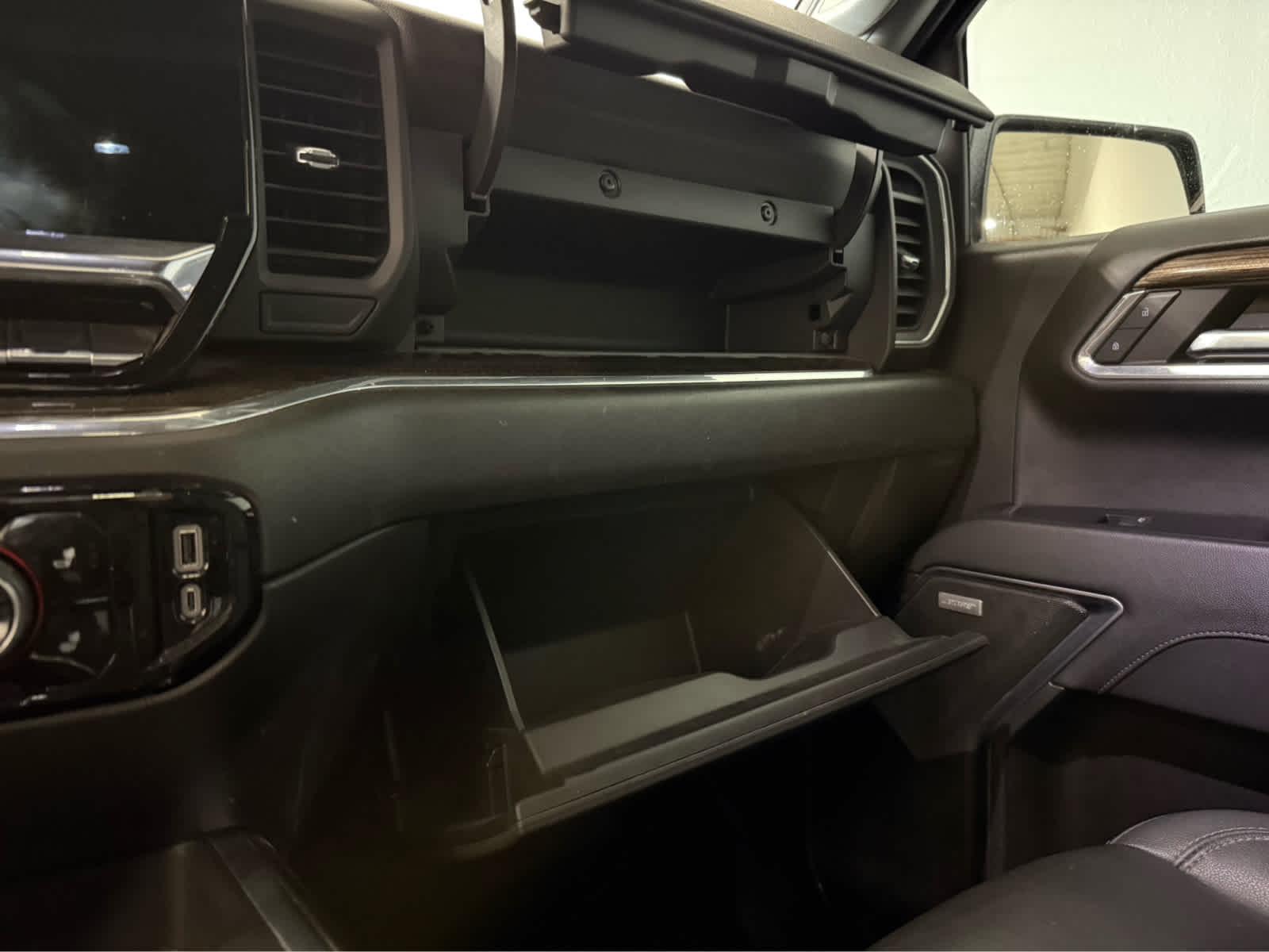 Thumbnail: 2023 Chevrolet Silverado 1500 - 22