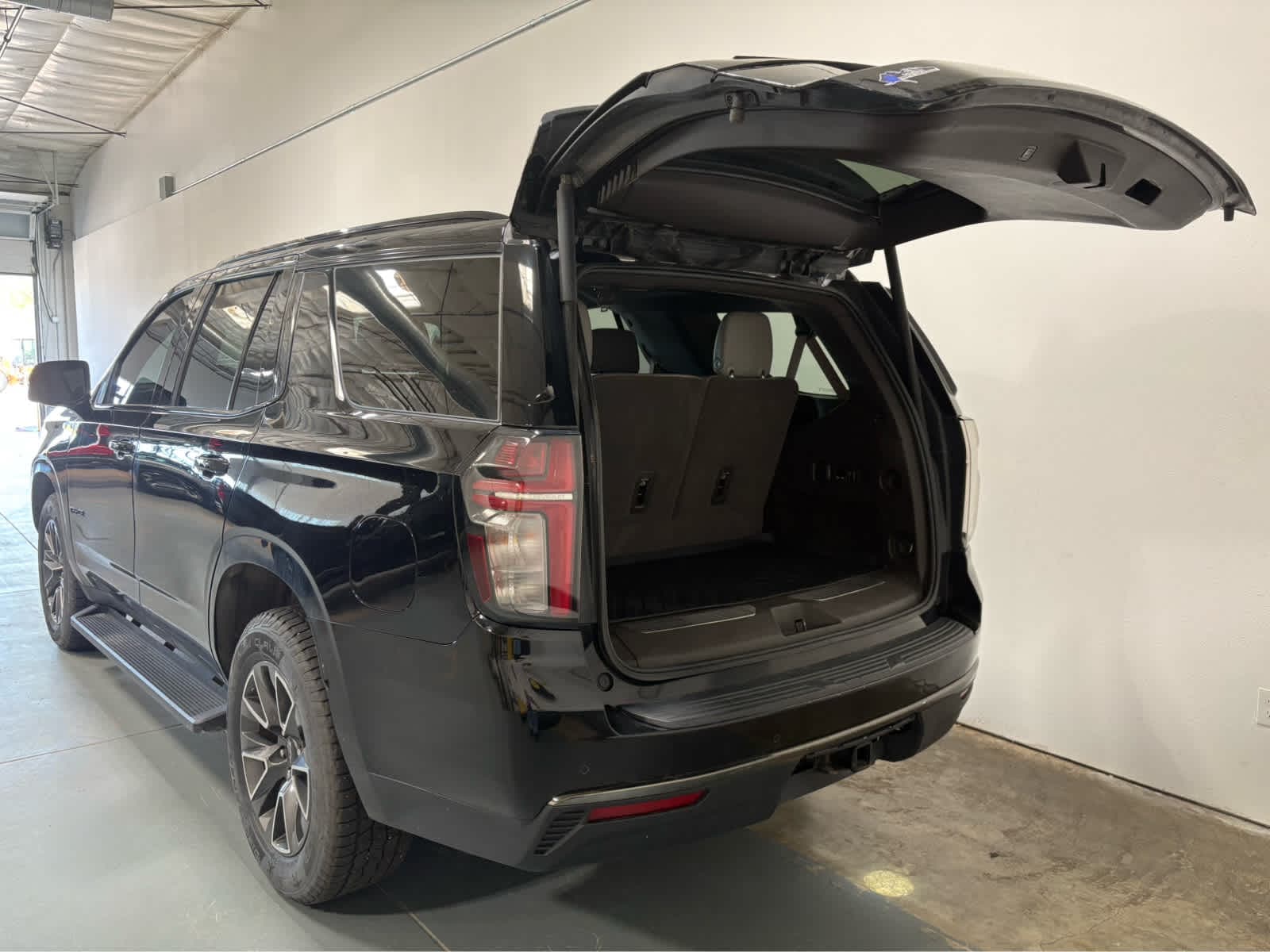 Thumbnail: 2021 Chevrolet Tahoe - 4