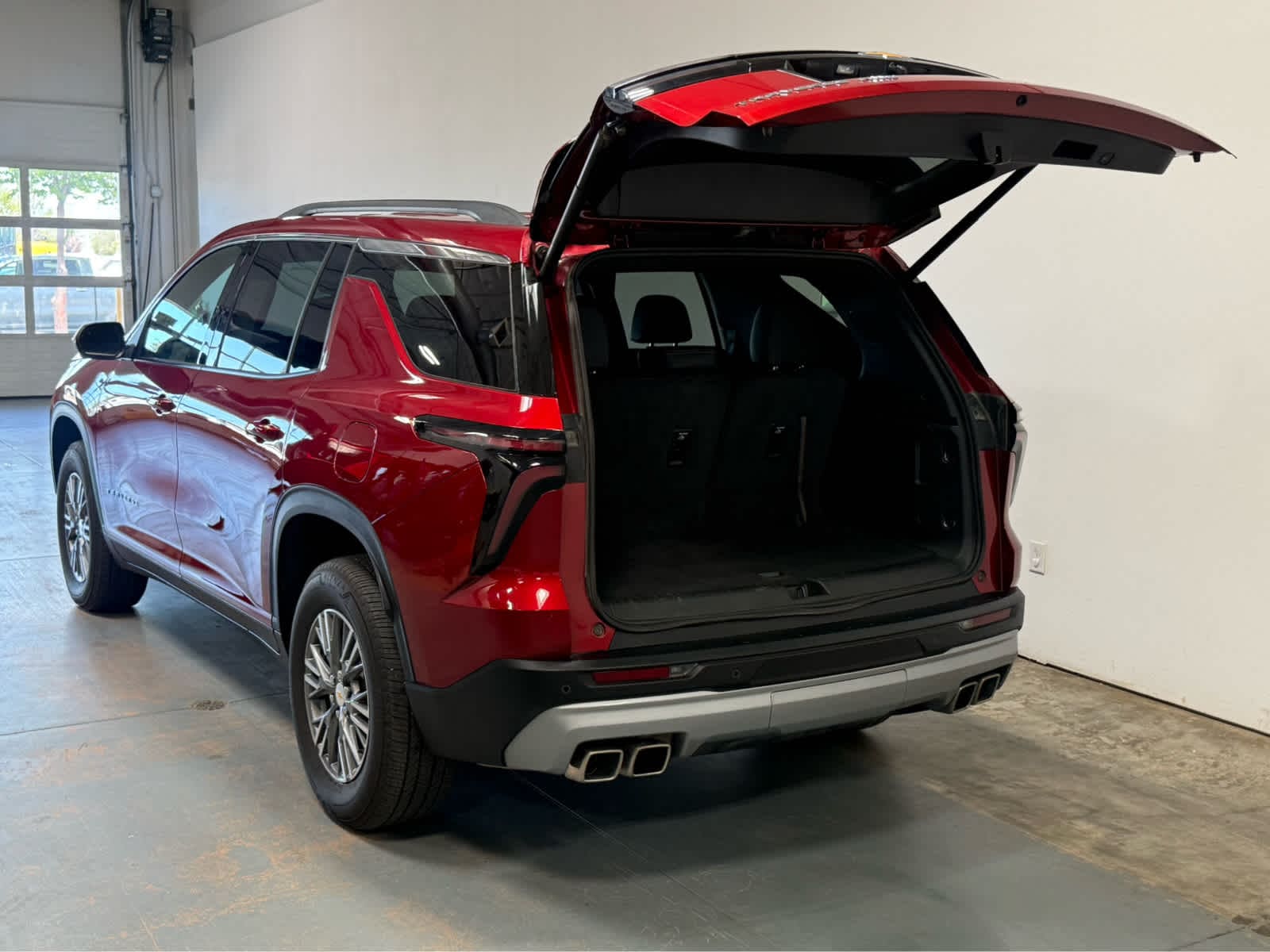 Thumbnail: 2025 Chevrolet Traverse - 4