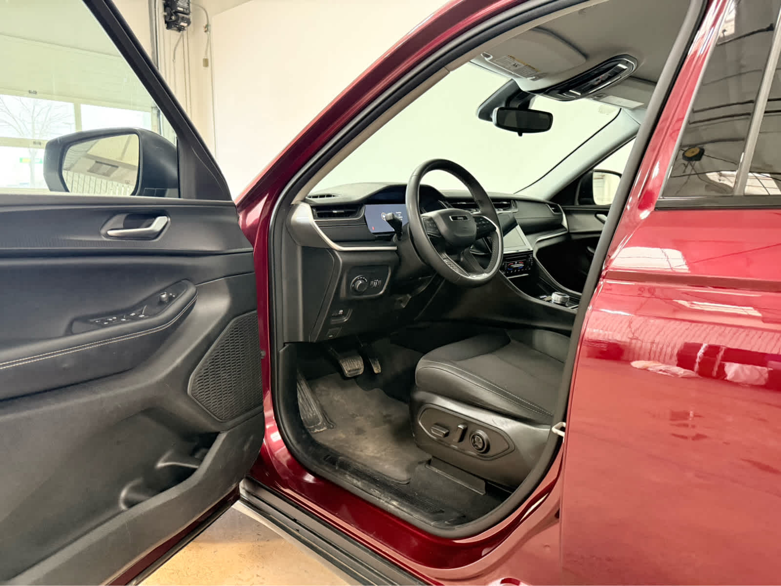 Thumbnail: 2024 Jeep Grand Cherokee - 13