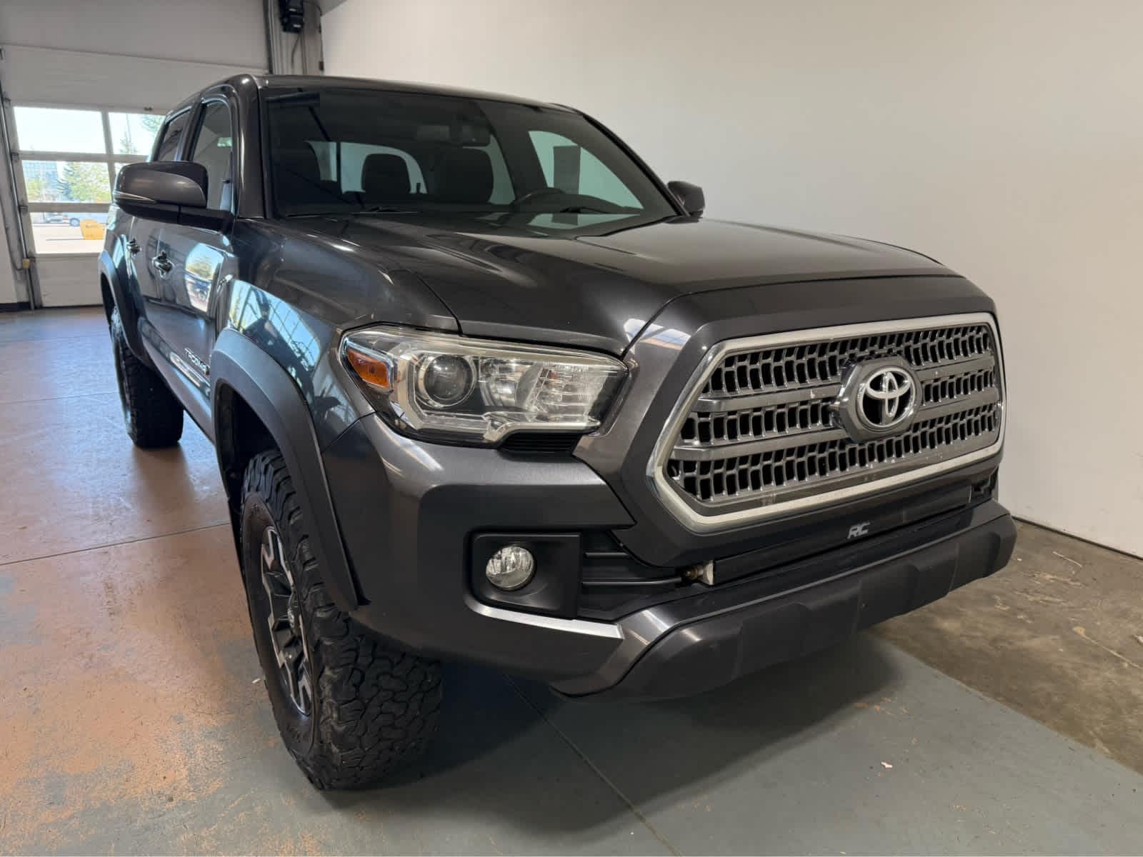 Thumbnail: 2017 Toyota Tacoma - 5