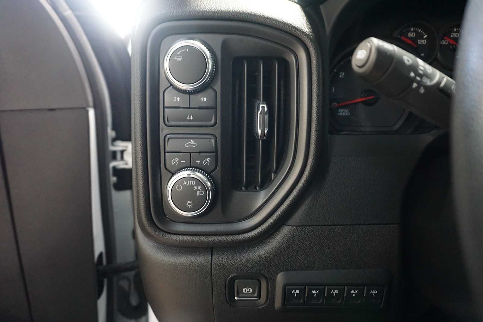 Thumbnail: 2024 GMC Sierra 2500 - 27