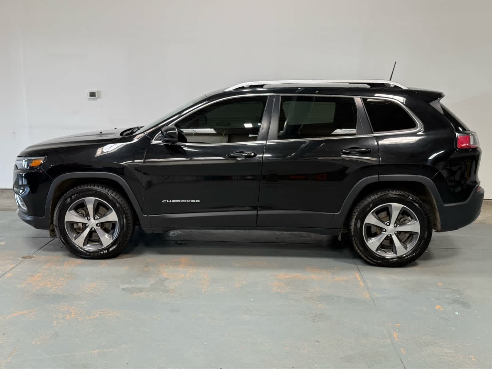 Thumbnail: 2019 Jeep Cherokee - 2