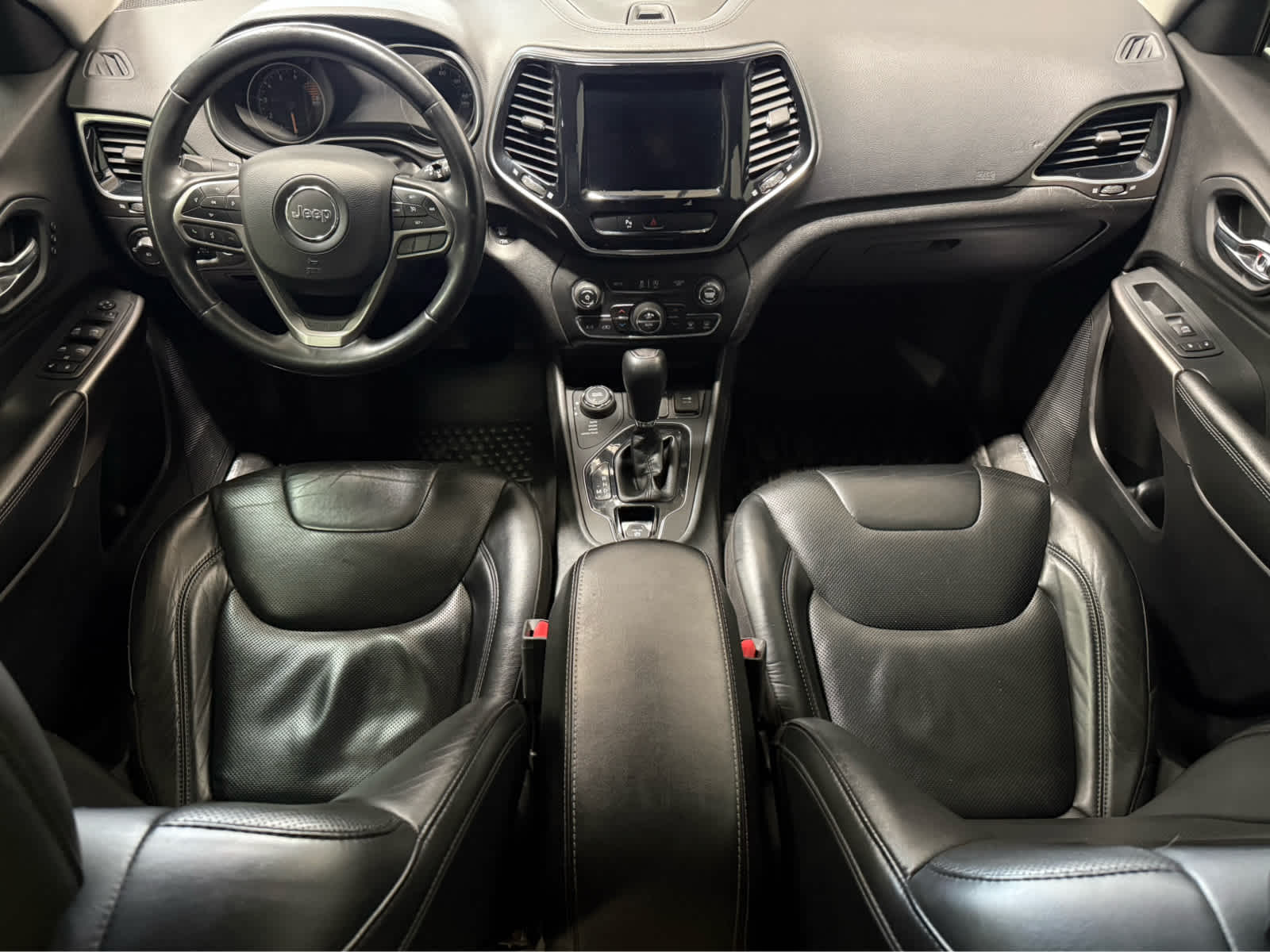 Thumbnail: 2019 Jeep Cherokee - 15