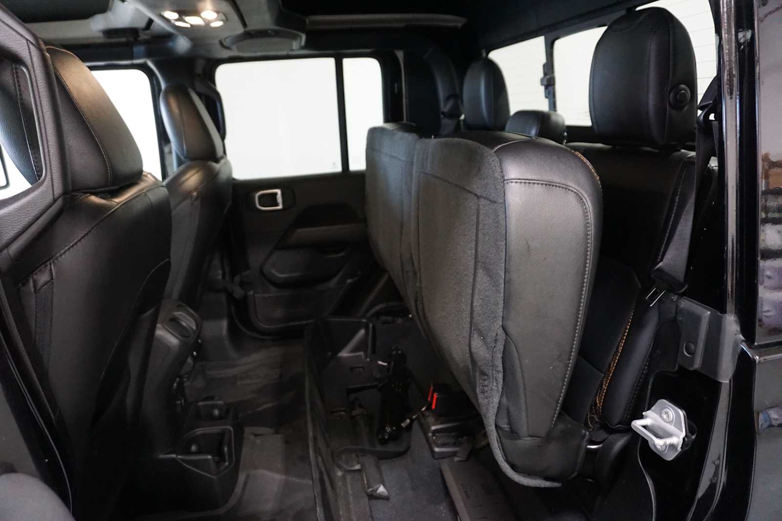 Thumbnail: 2023 Jeep Gladiator - 15