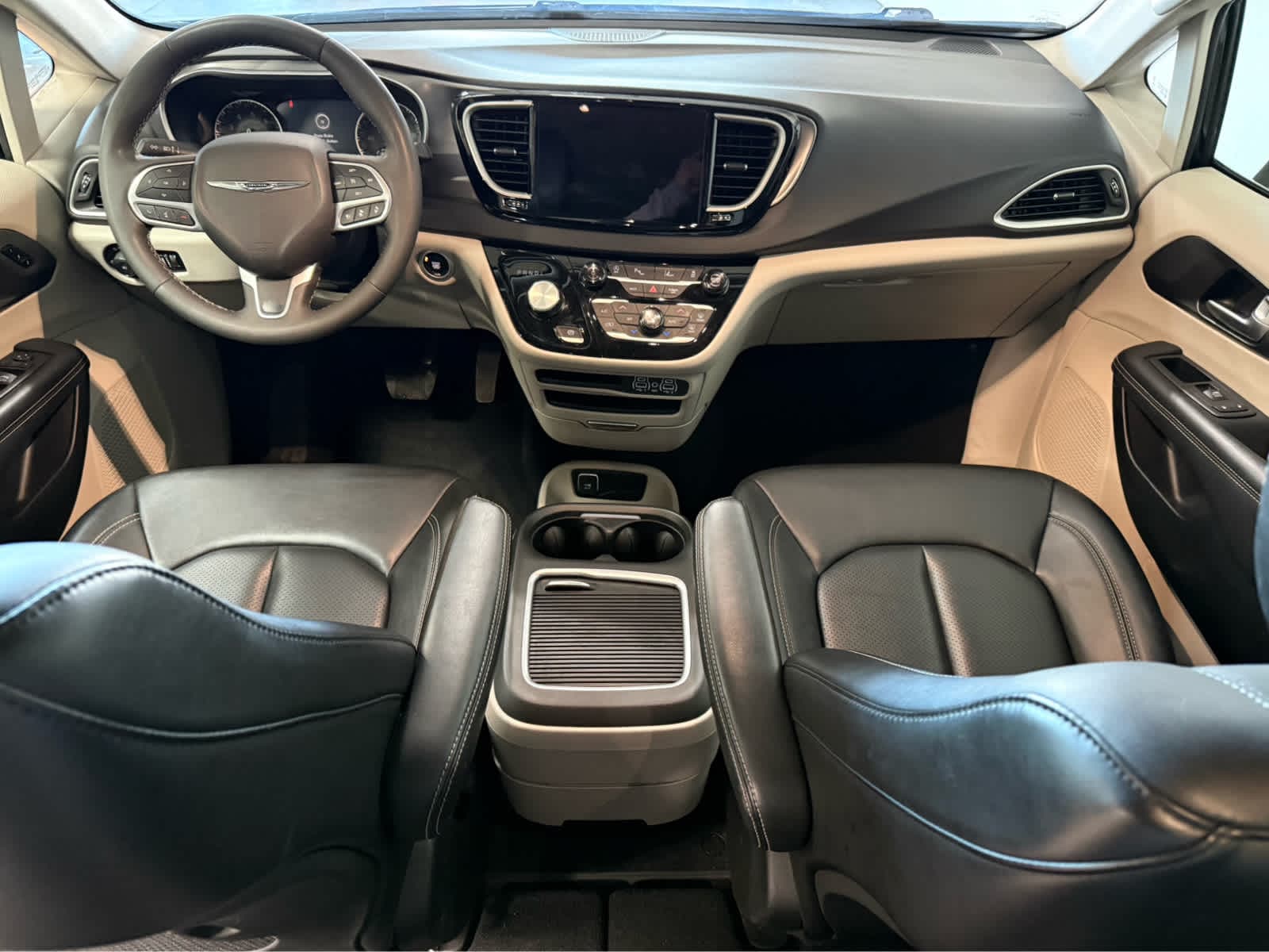 Thumbnail: 2024 Chrysler Pacifica - 17