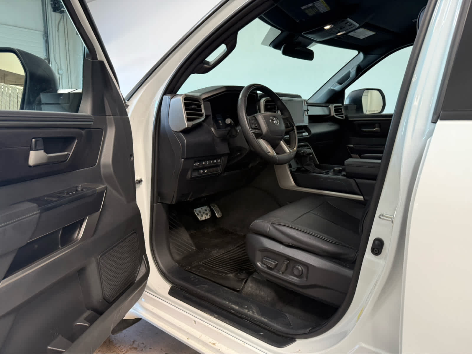 Thumbnail: 2025 Toyota Tundra - 13