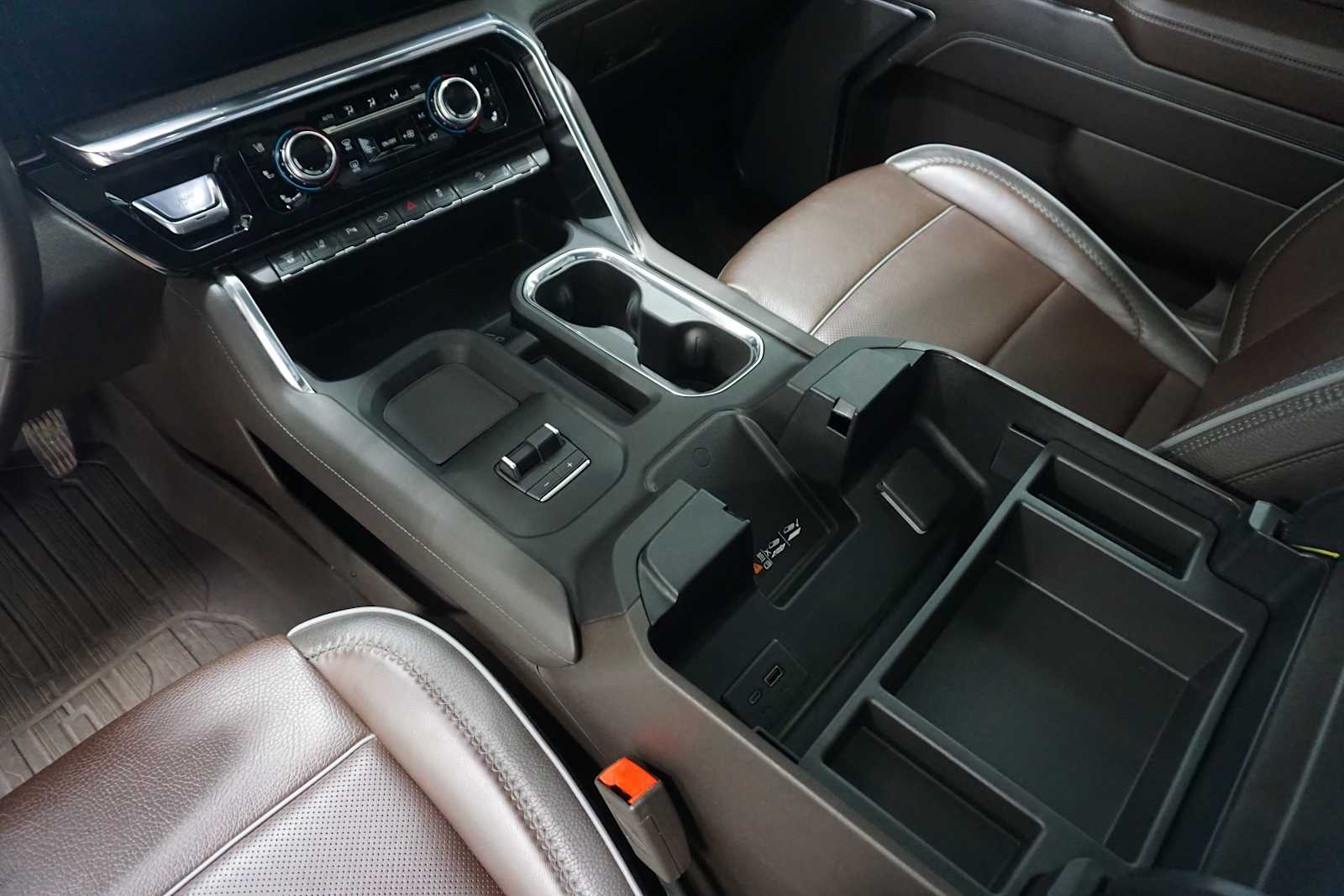 Thumbnail: 2024 GMC Sierra 3500 - 21