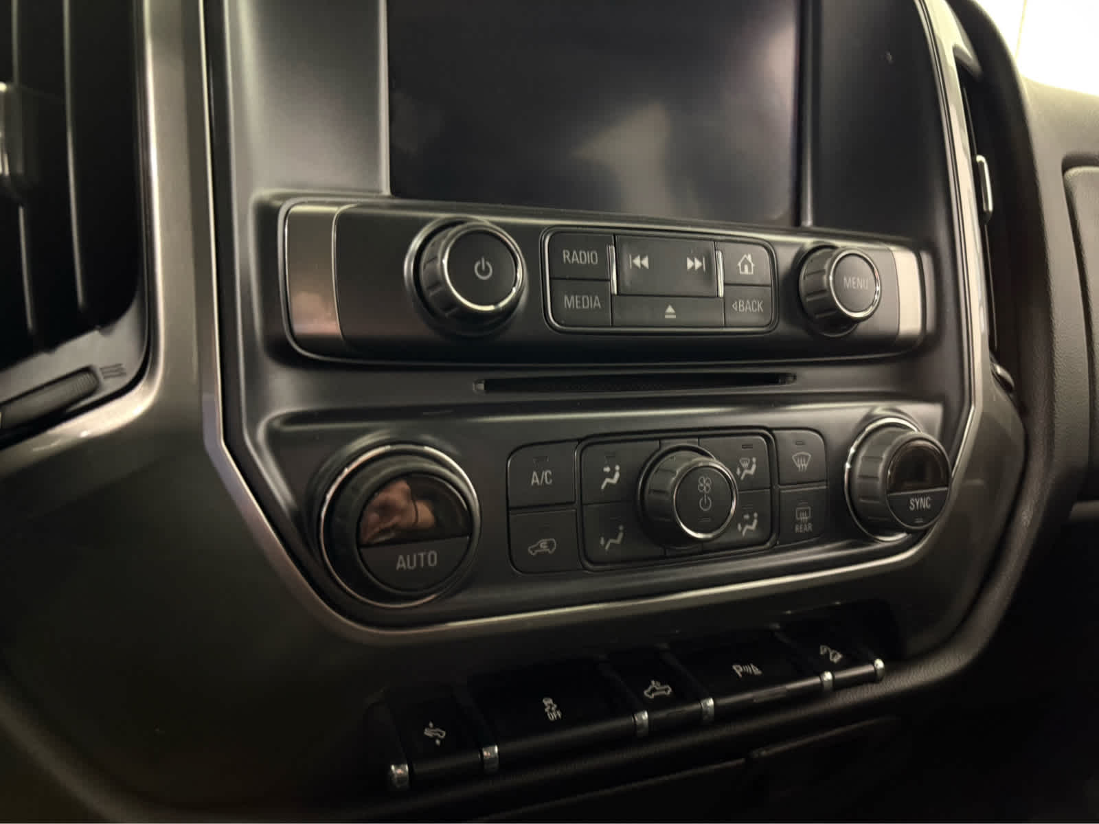 Thumbnail: 2018 Chevrolet Silverado 1500 - 21