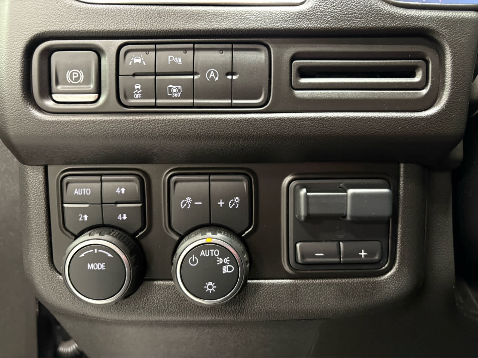 Thumbnail: 2024 Chevrolet Suburban - 27