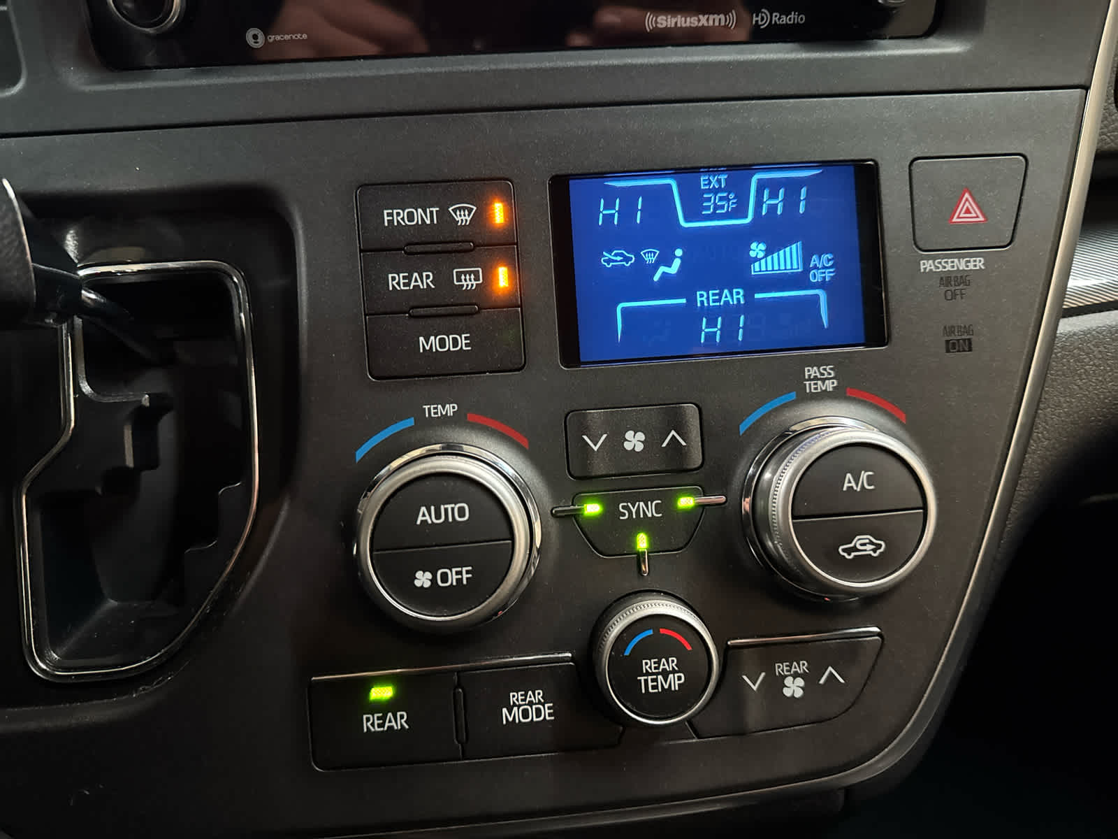 Thumbnail: 2018 Toyota Sienna - 26