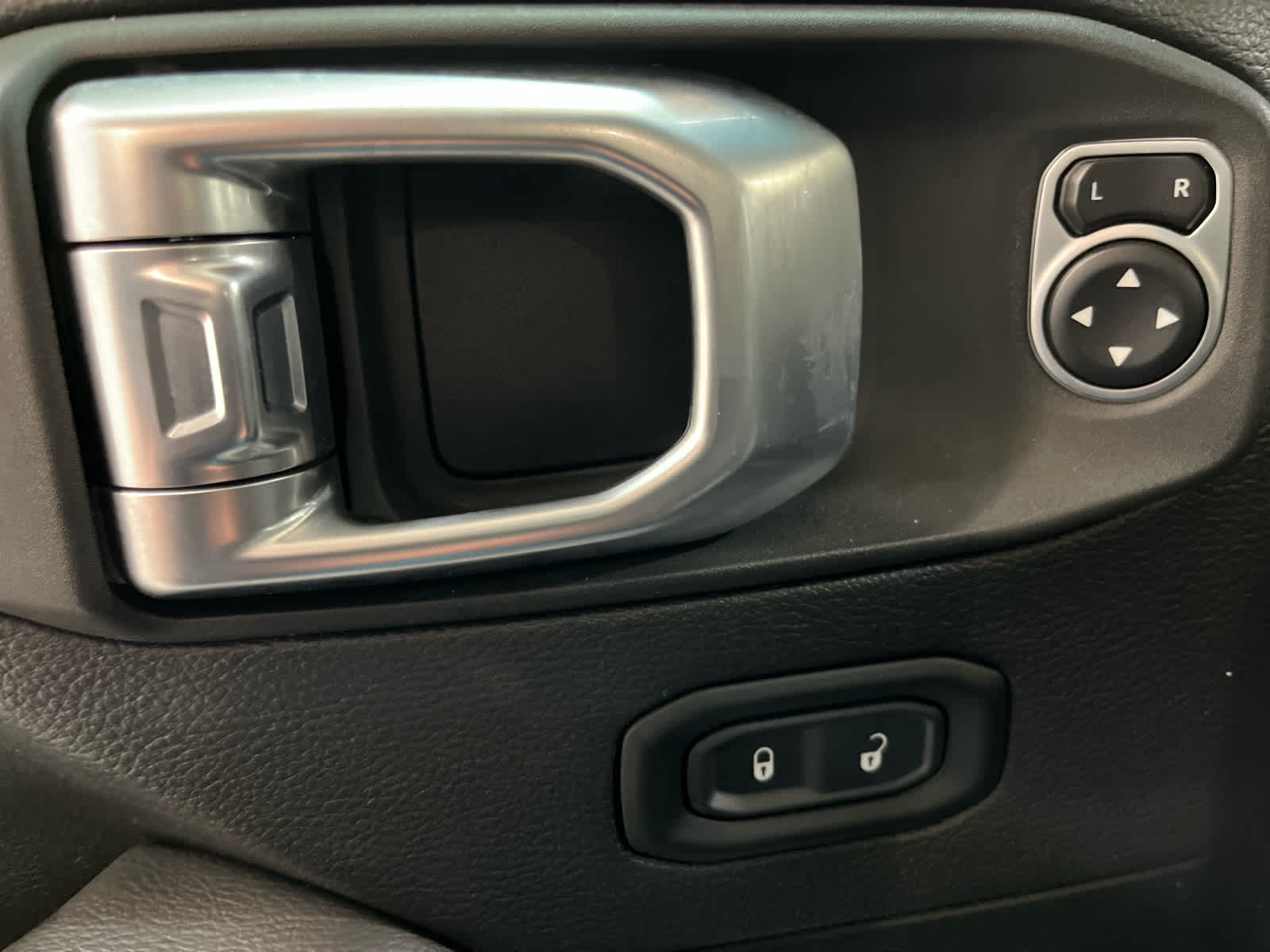 Thumbnail: 2020 Jeep Wrangler - 16