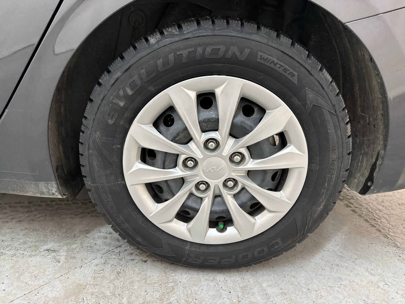 Thumbnail: 2022 Kia Forte - 9