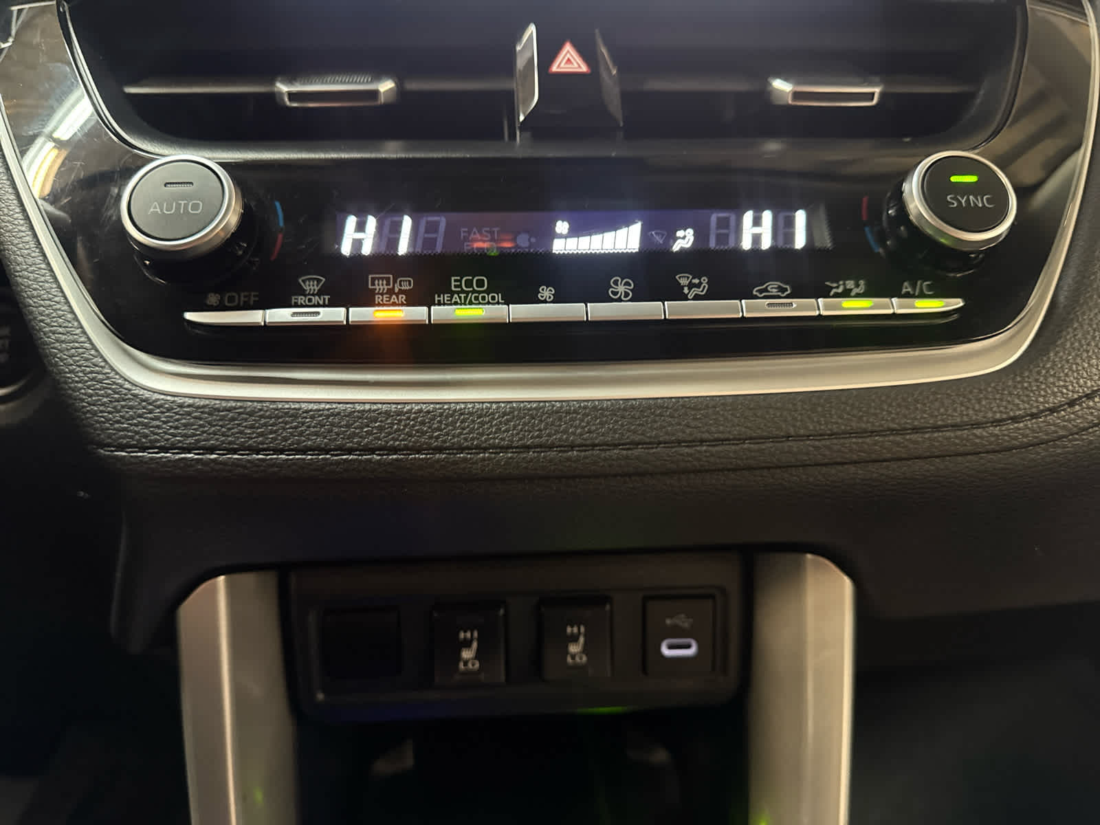 Thumbnail: 2024 Toyota Corolla Cross - 25