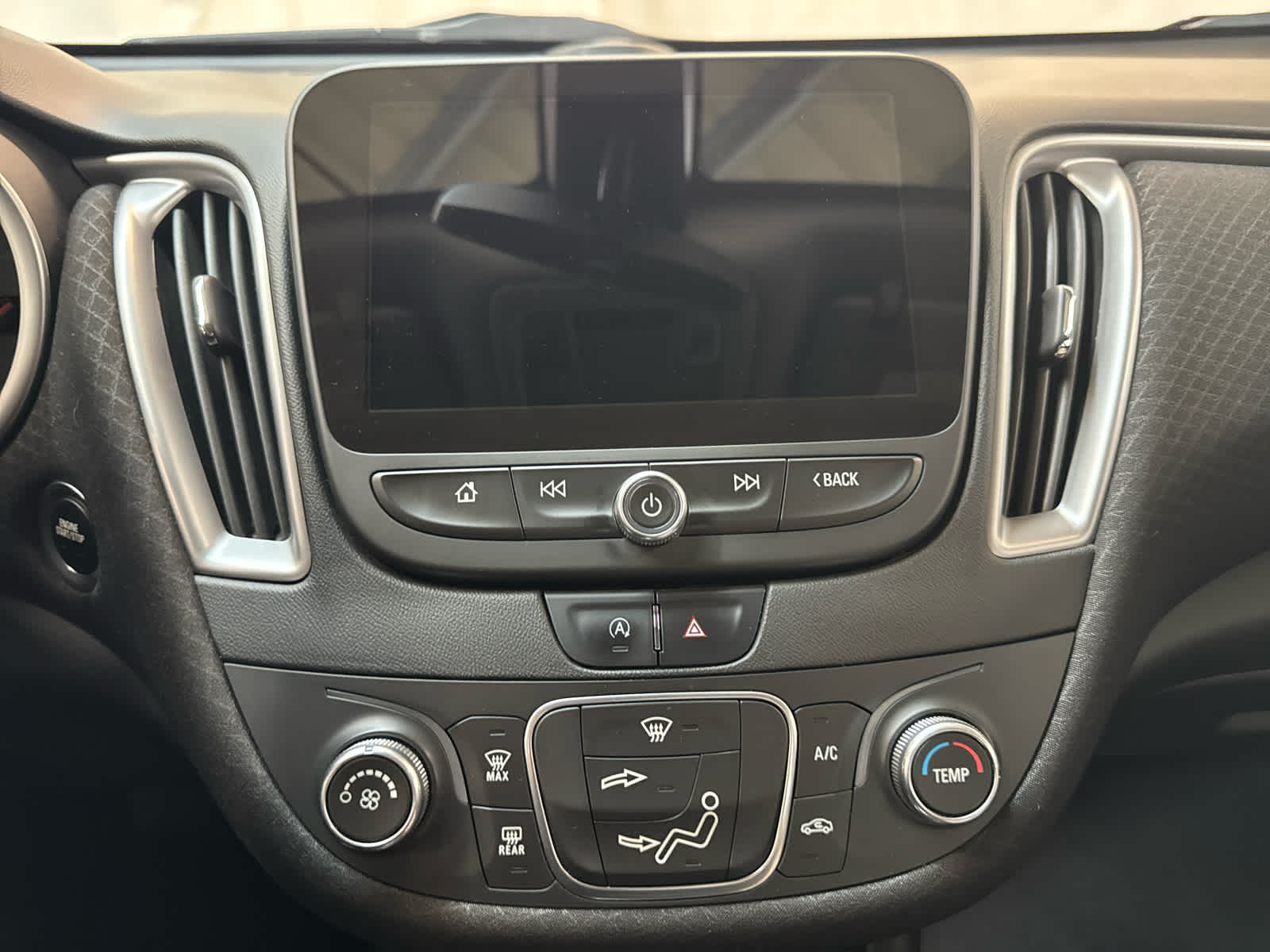 Thumbnail: 2022 Chevrolet Malibu - 18