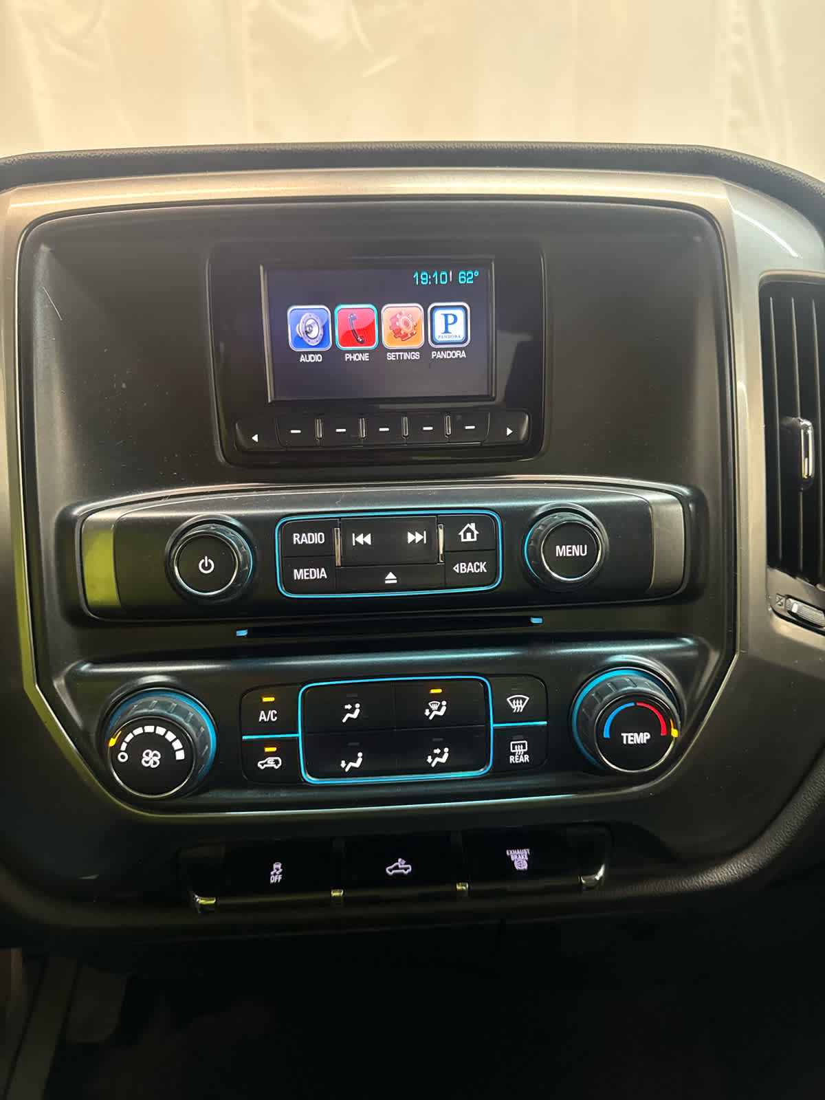 Thumbnail: 2015 Chevrolet Silverado 2500 - 24