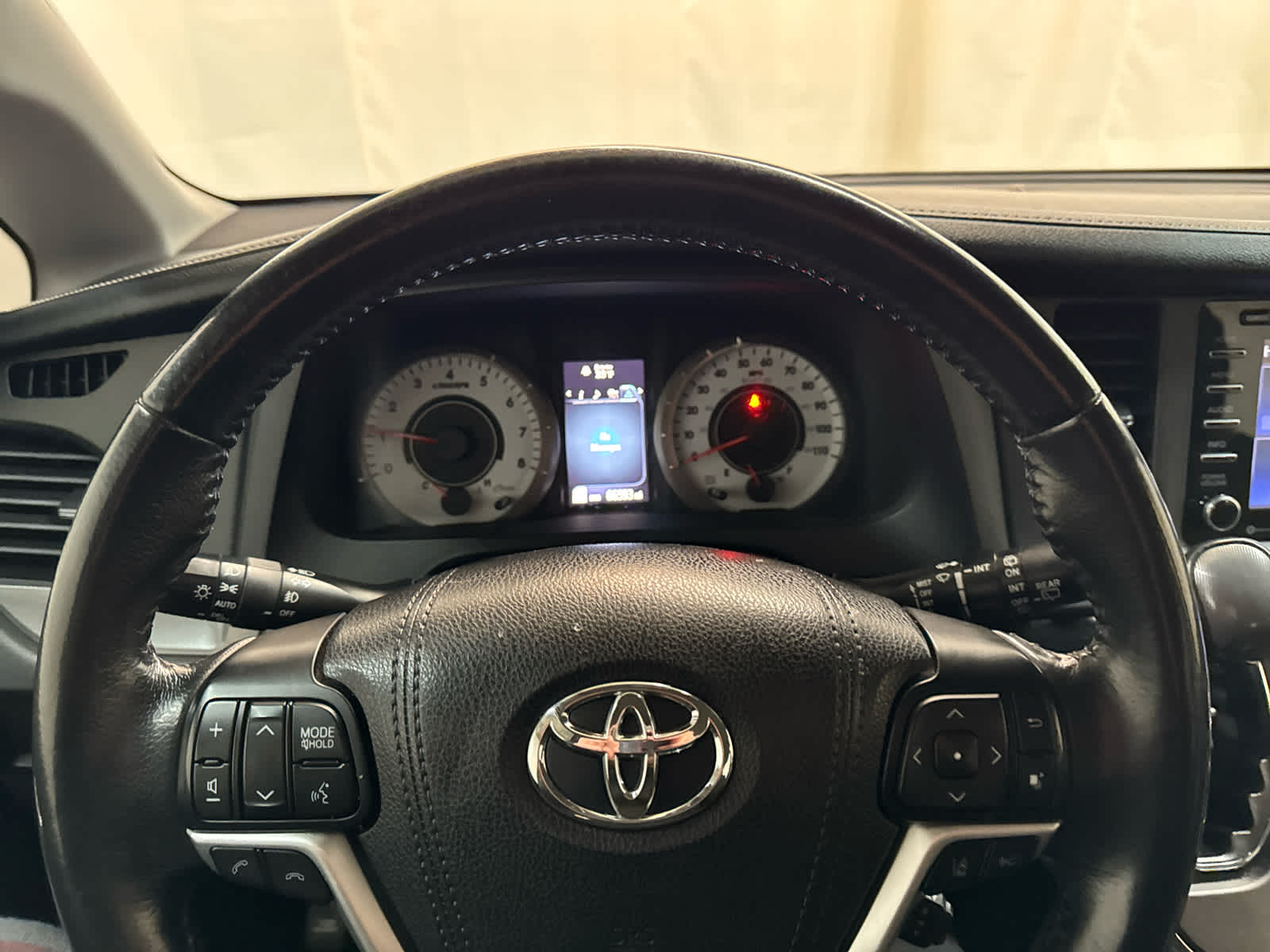 Thumbnail: 2018 Toyota Sienna - 22