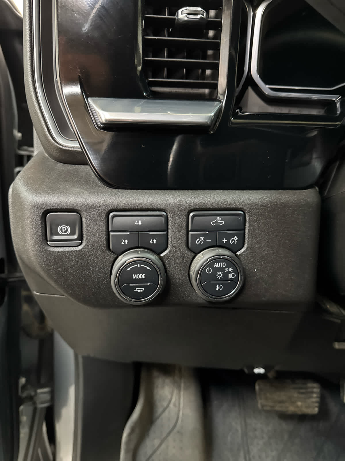 Thumbnail: 2025 Chevrolet Silverado 2500 - 14