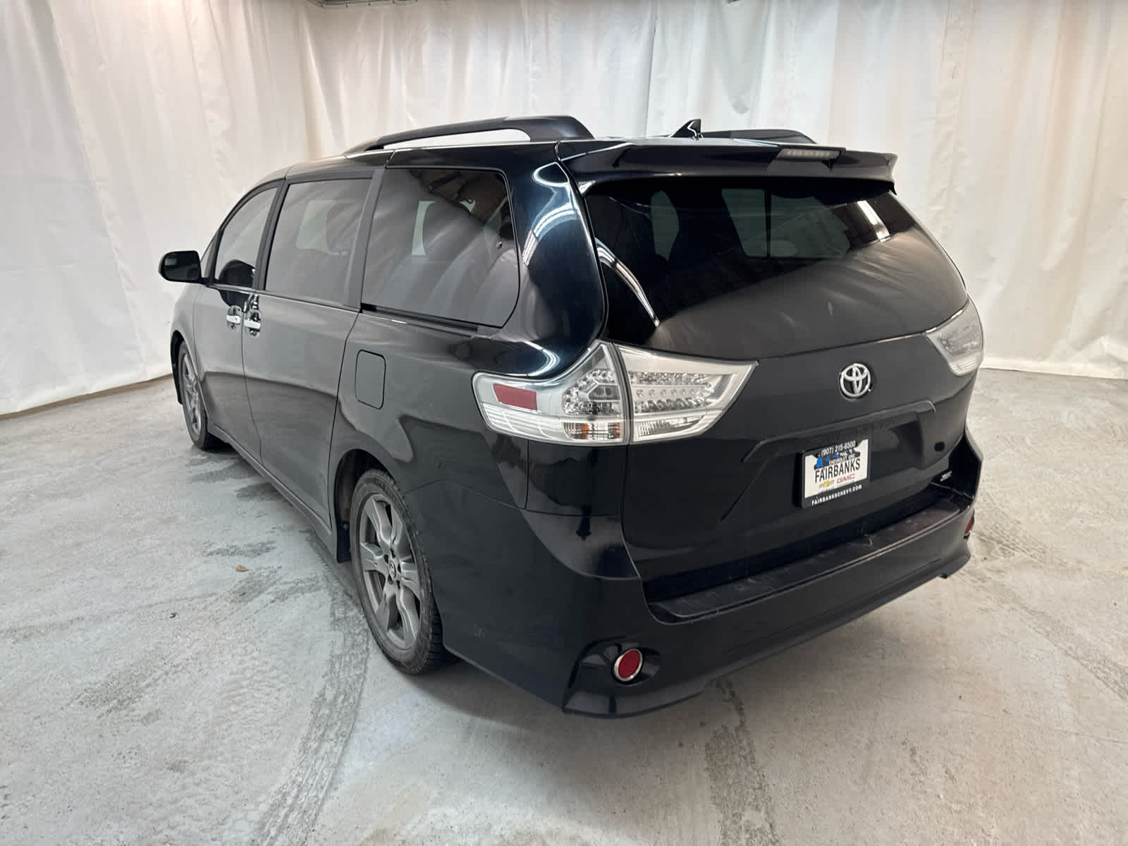 Thumbnail: 2018 Toyota Sienna - 3