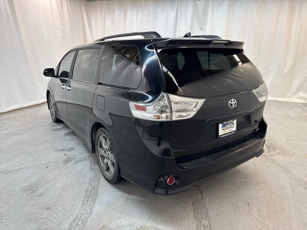 Used 2018 Toyota Sienna SE 8 Passenger Van Passenger Van