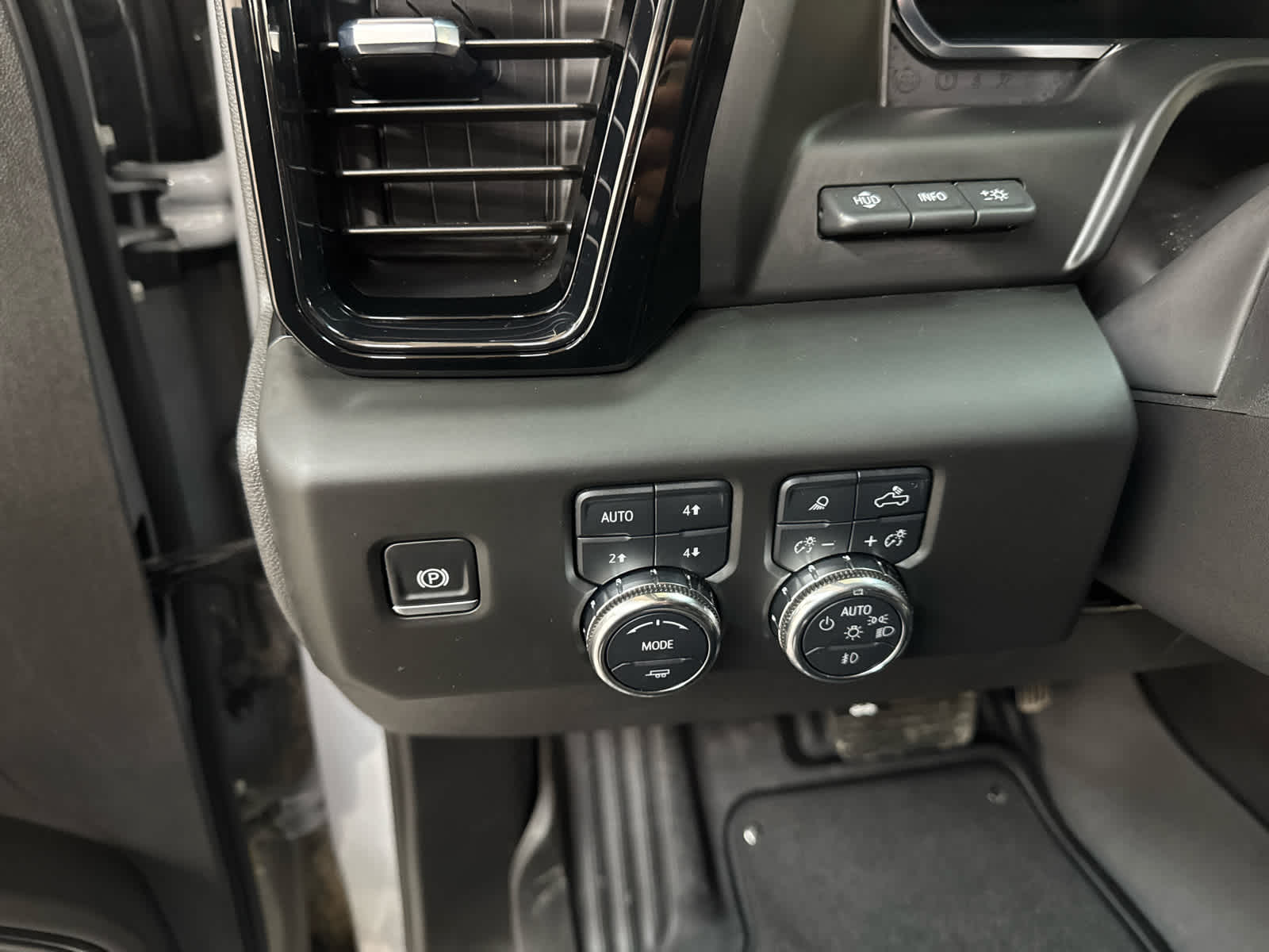 Thumbnail: 2025 GMC Sierra 1500 - 15