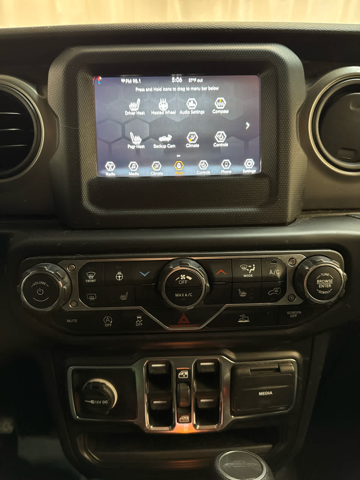 Thumbnail: 2022 Jeep Gladiator - 24