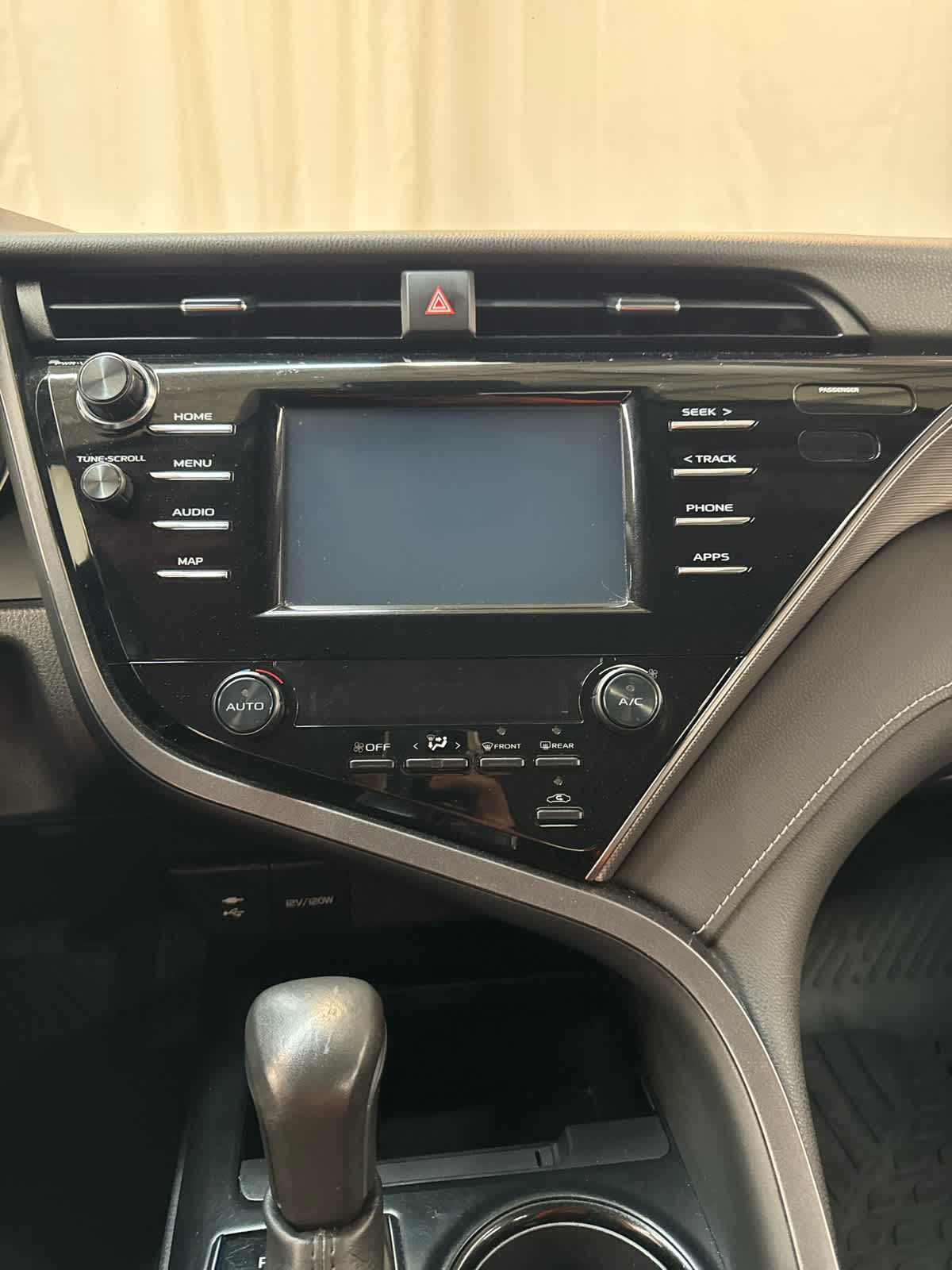 Thumbnail: 2019 Toyota Camry - 18