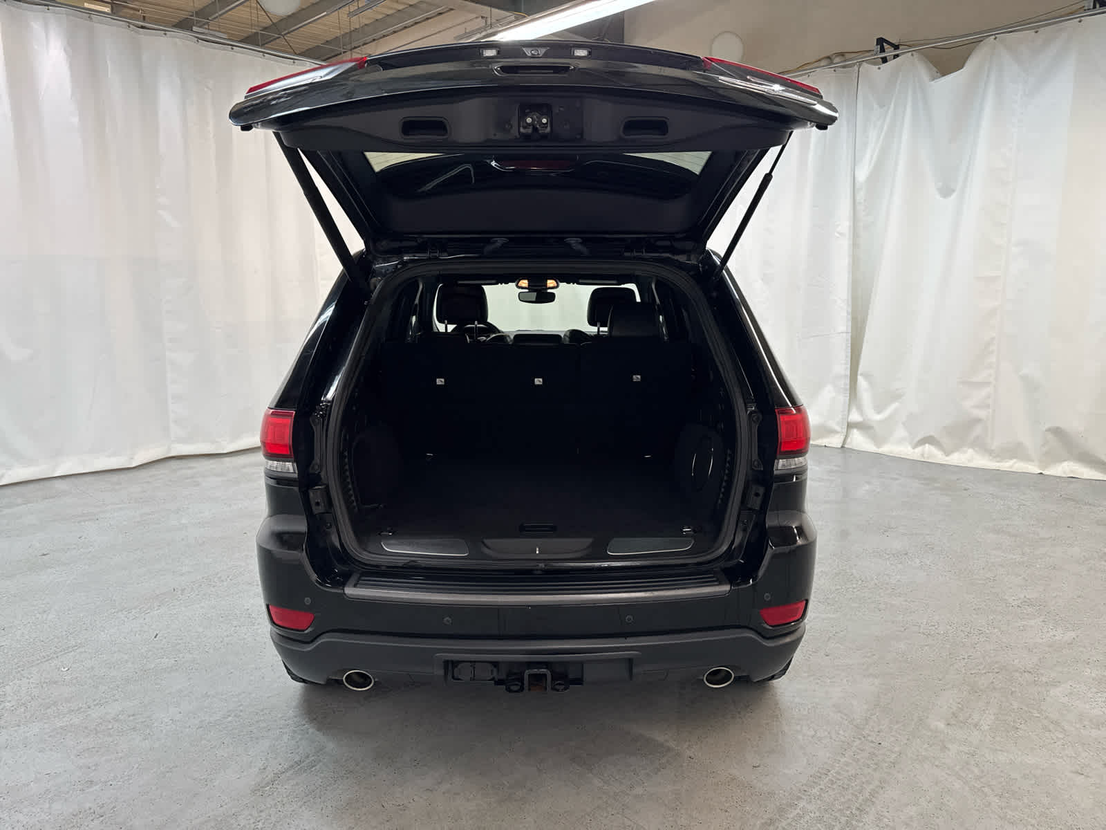 Thumbnail: 2019 Jeep Grand Cherokee - 10