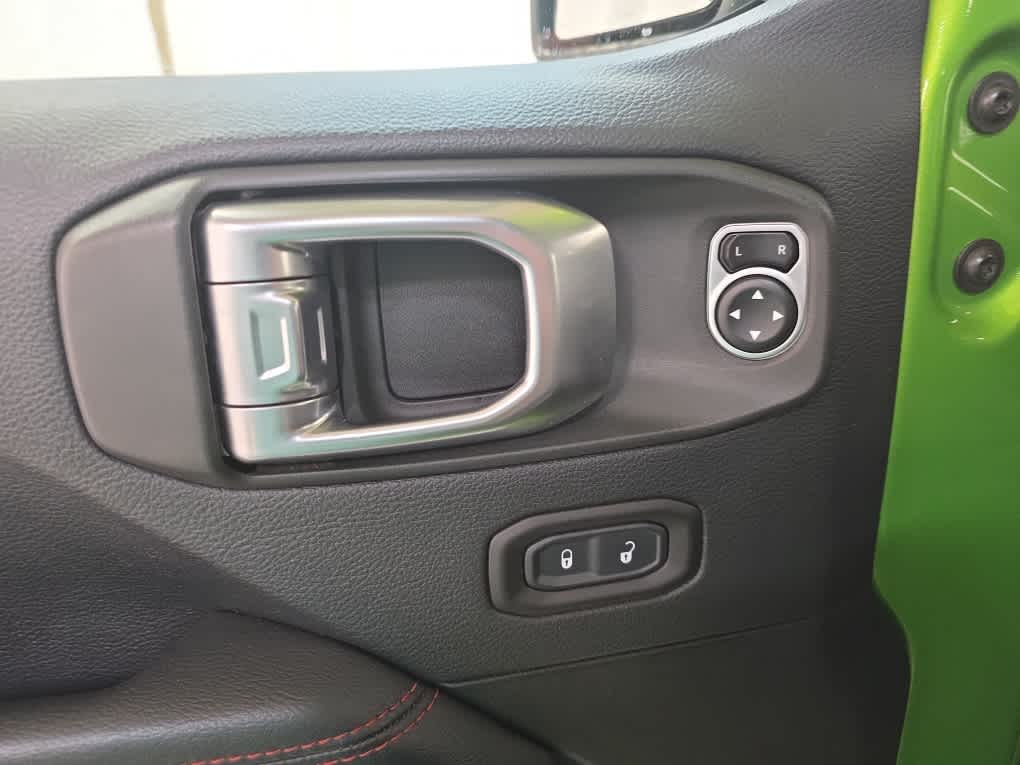 Thumbnail: 2018 Jeep Wrangler - 17