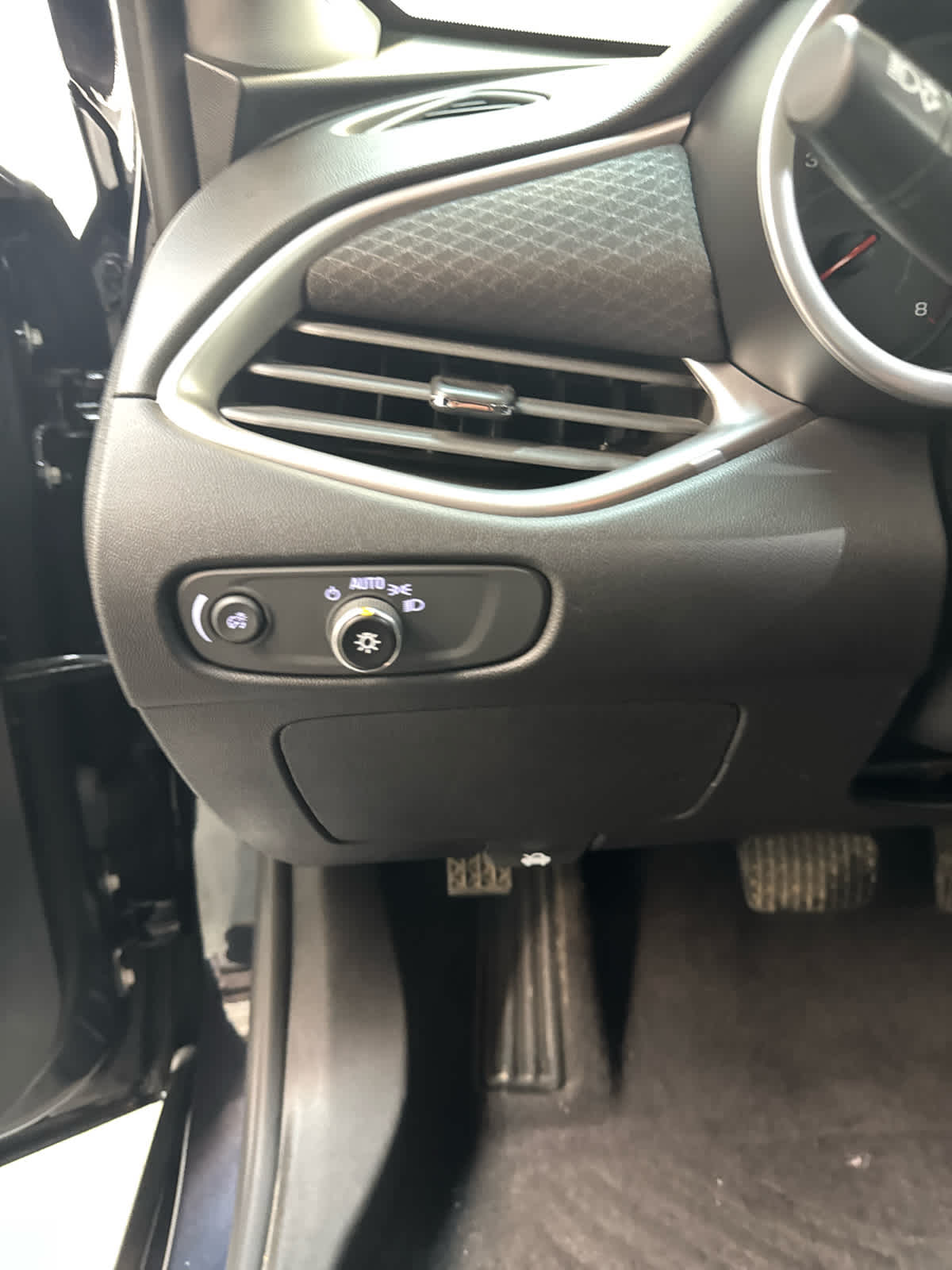 Thumbnail: 2022 Chevrolet Malibu - 15