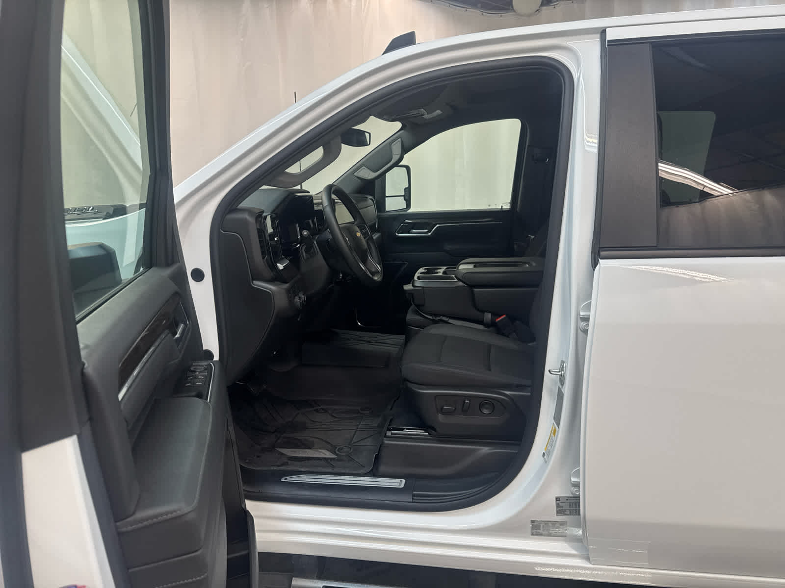 Thumbnail: 2025 Chevrolet Silverado 2500 - 13