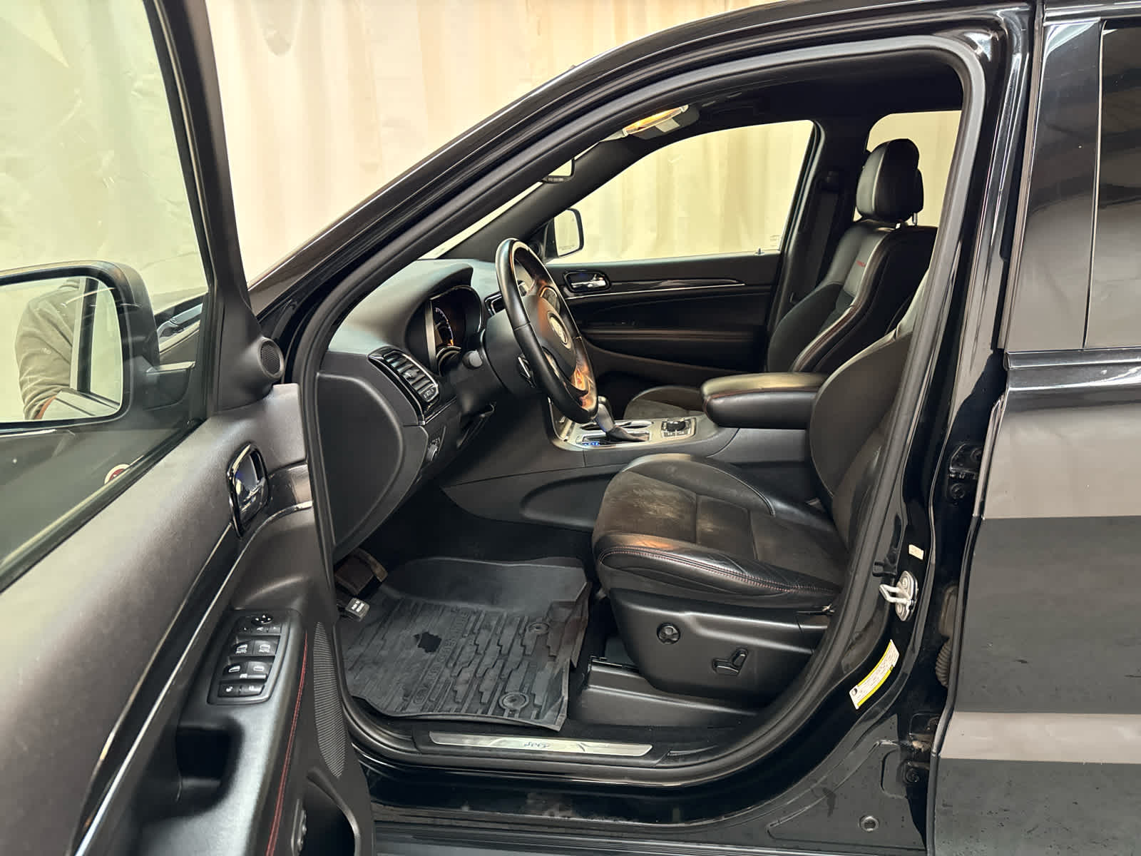 Thumbnail: 2019 Jeep Grand Cherokee - 13