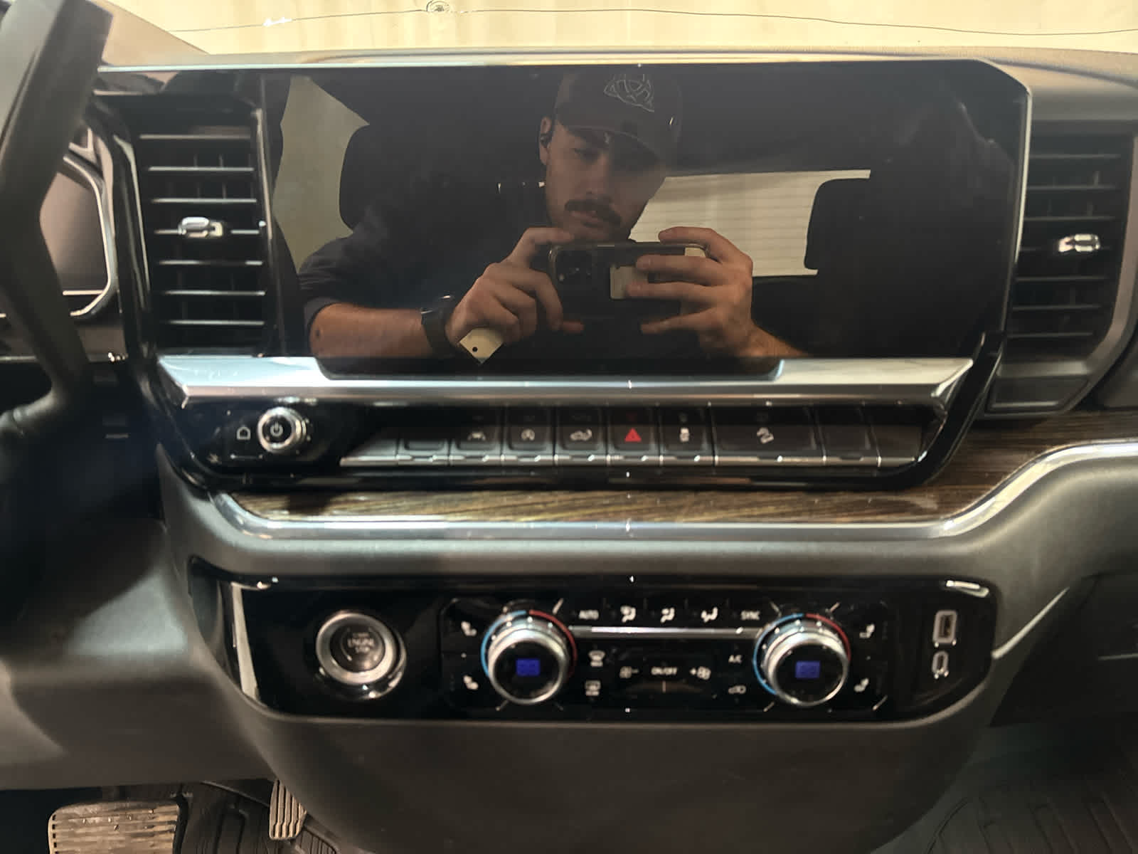 Thumbnail: 2024 GMC Sierra 1500 - 18