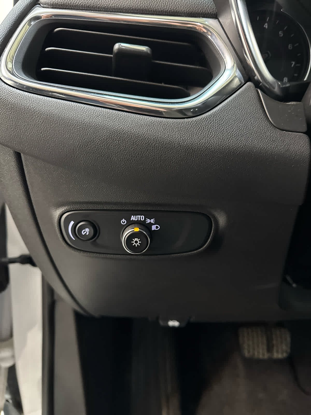 Thumbnail: 2024 Chevrolet Equinox - 15