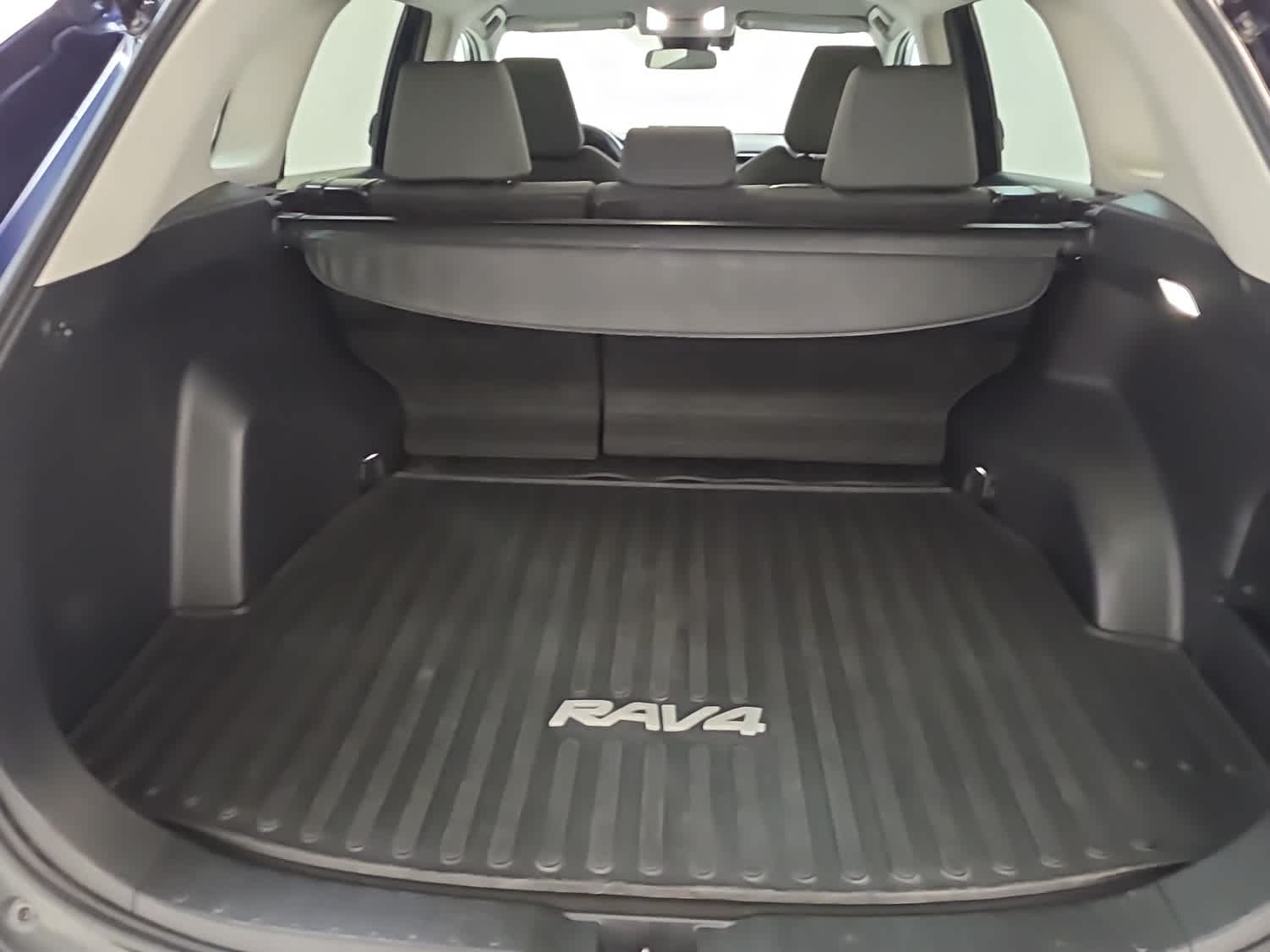 Thumbnail: 2022 Toyota RAV4 - 13