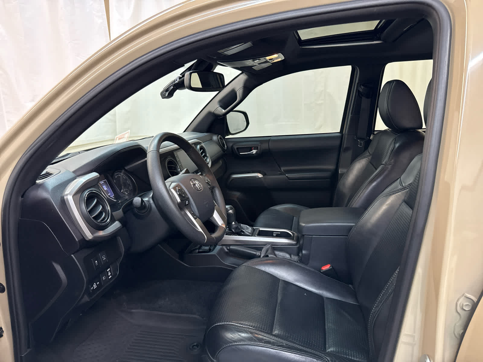 Thumbnail: 2020 Toyota Tacoma - 12