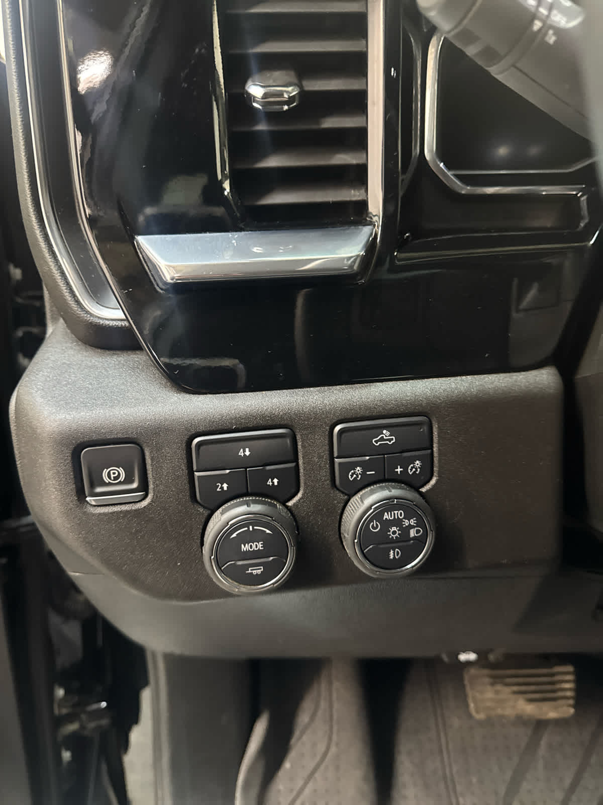 Thumbnail: 2025 Chevrolet Silverado 2500 - 15