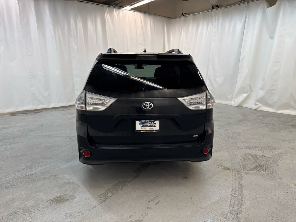 Used 2018 Toyota Sienna SE 8 Passenger Van Passenger Van