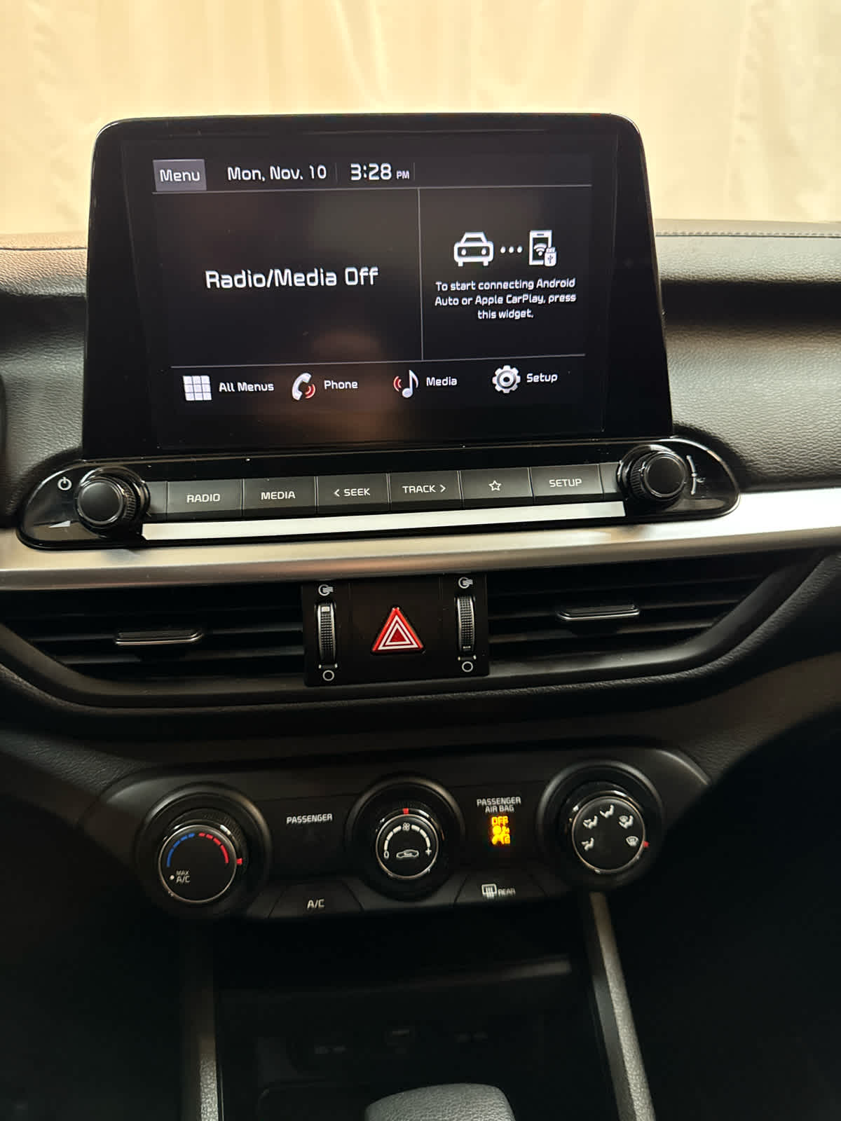 Thumbnail: 2022 Kia Forte - 24