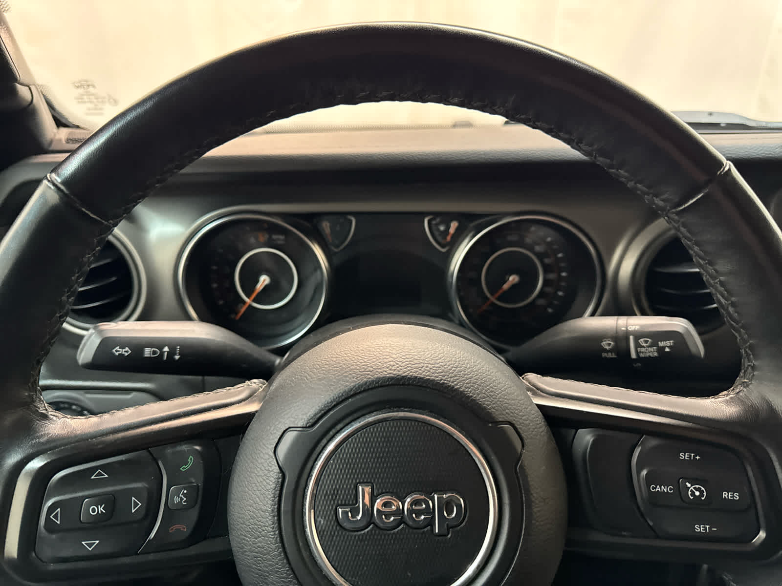 Thumbnail: 2022 Jeep Gladiator - 16