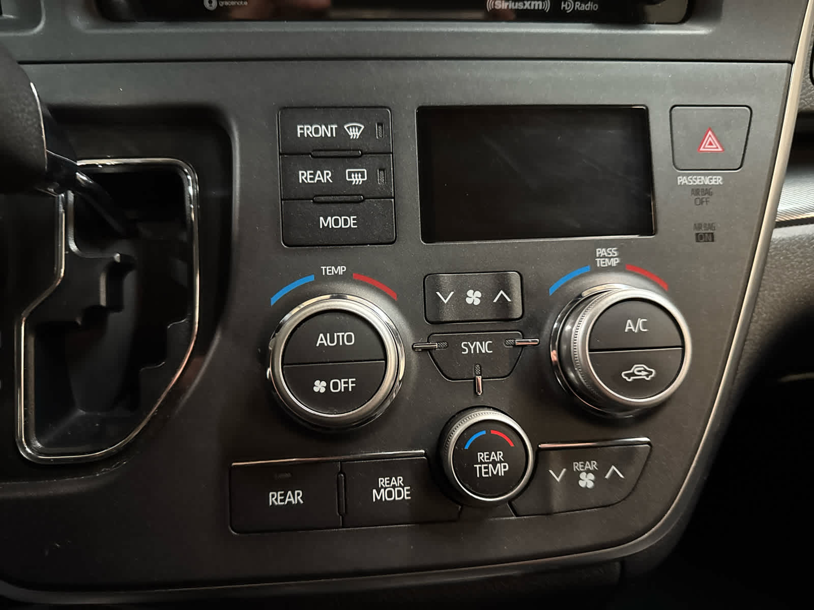 Thumbnail: 2018 Toyota Sienna - 20