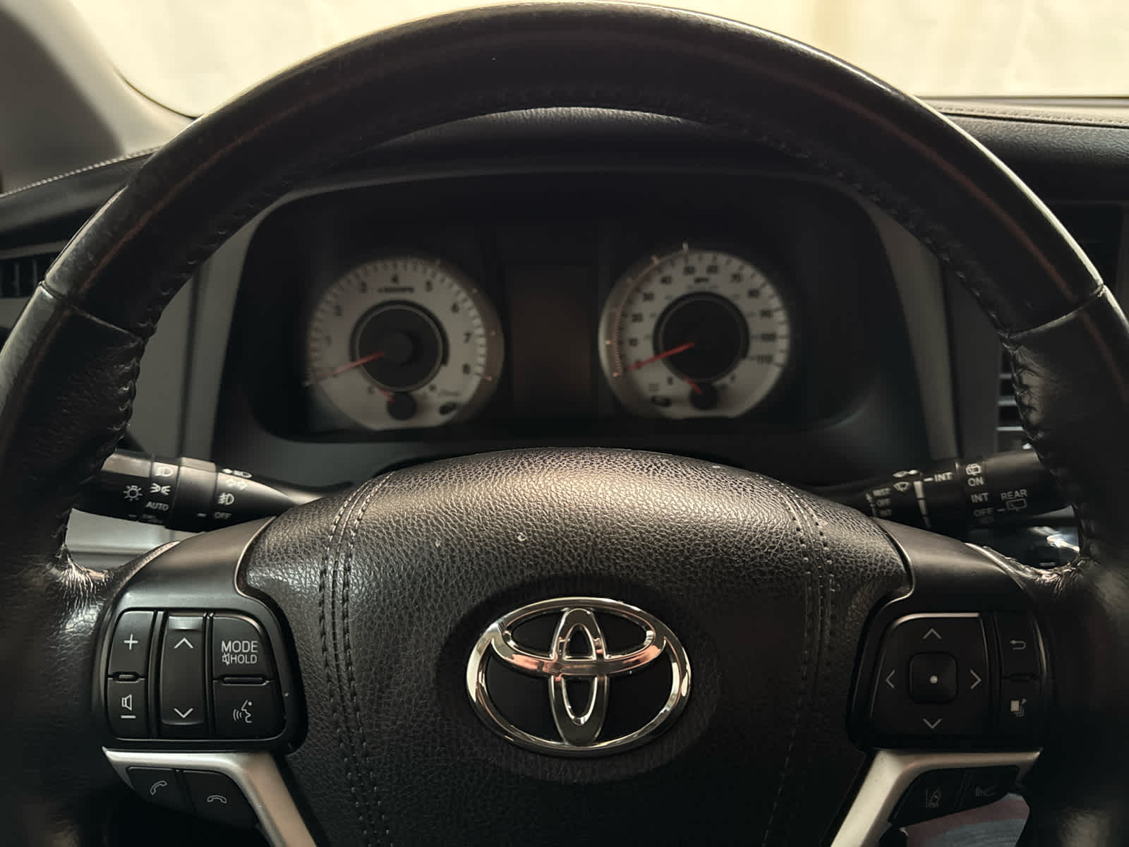 Thumbnail: 2018 Toyota Sienna - 16