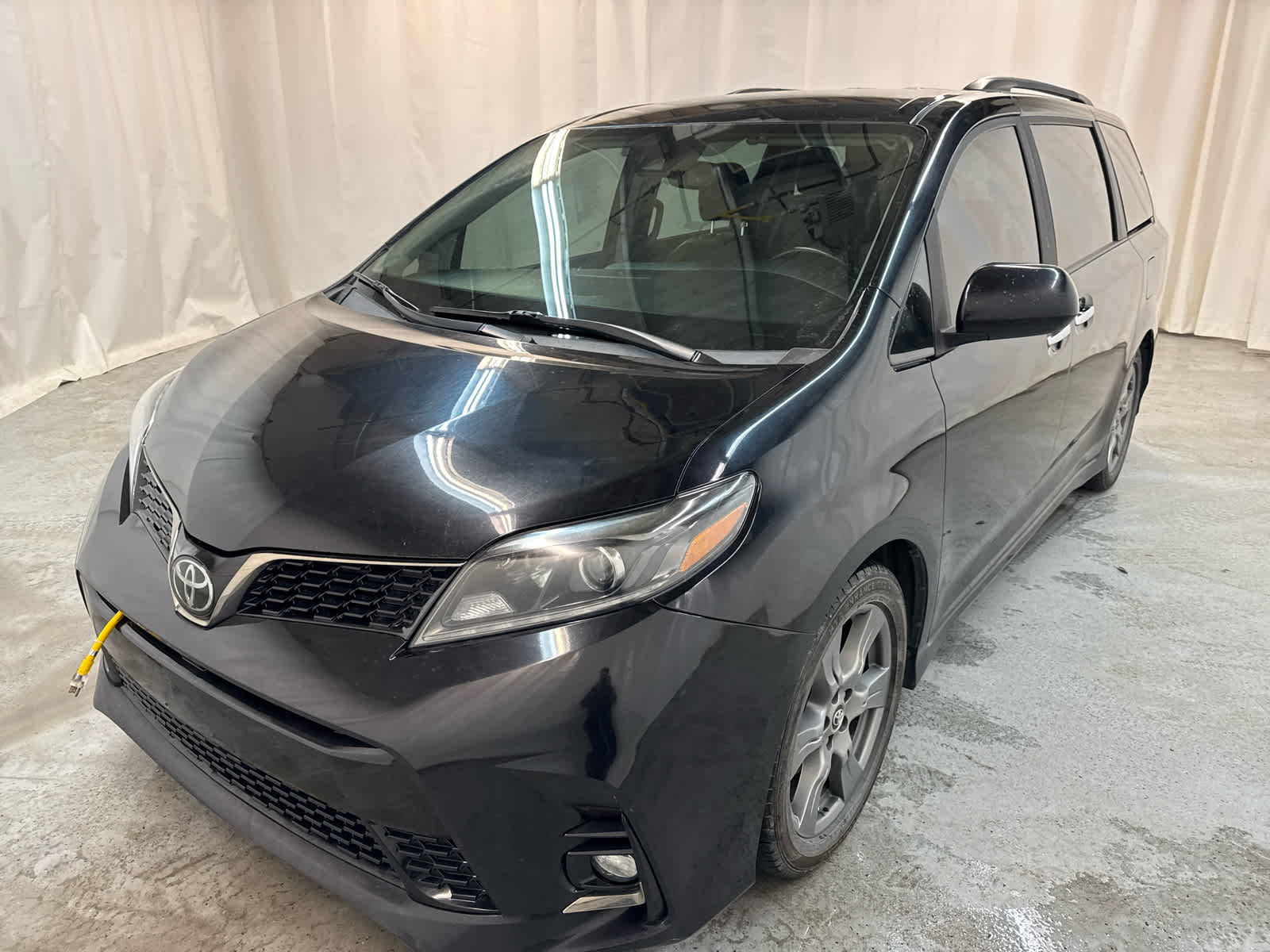 Thumbnail: 2018 Toyota Sienna - 1