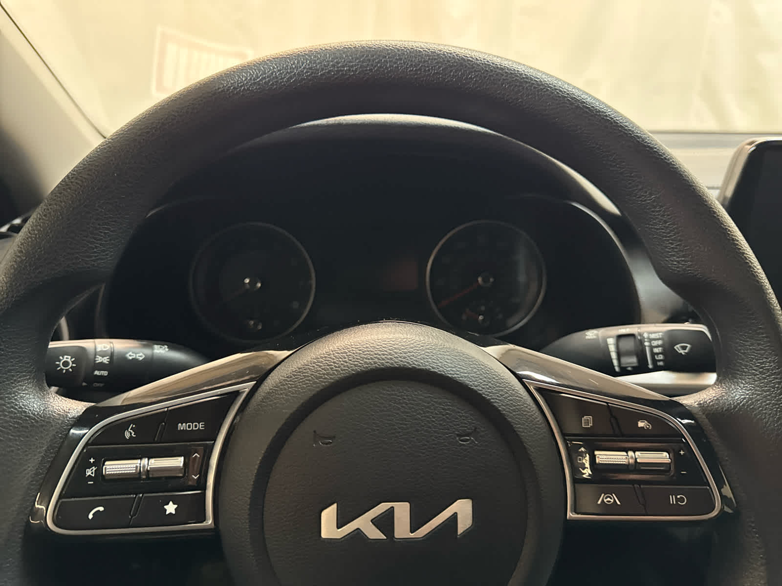 Thumbnail: 2022 Kia Forte - 16