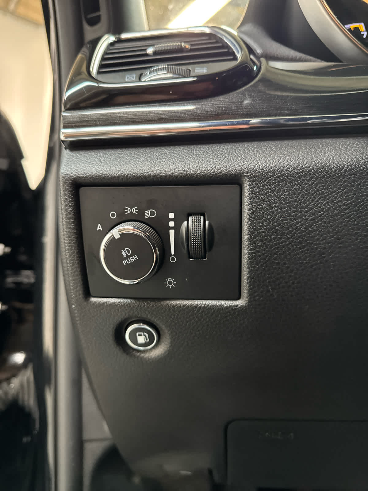 Thumbnail: 2019 Jeep Grand Cherokee - 15