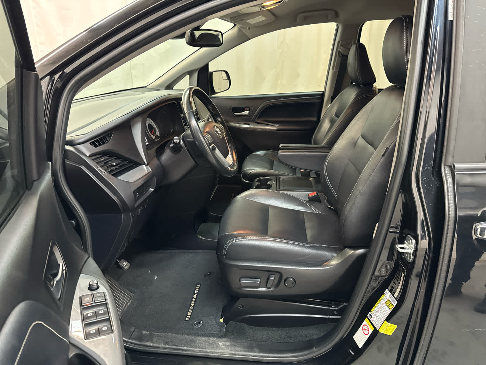 Thumbnail: 2018 Toyota Sienna - 13