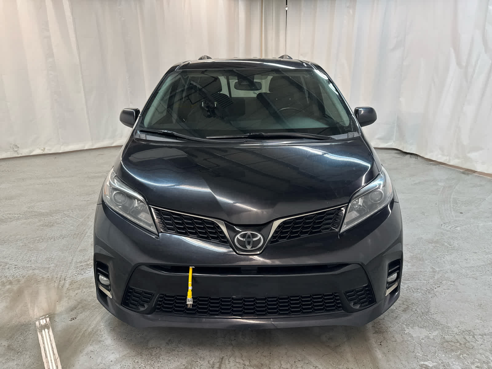 Thumbnail: 2018 Toyota Sienna - 8